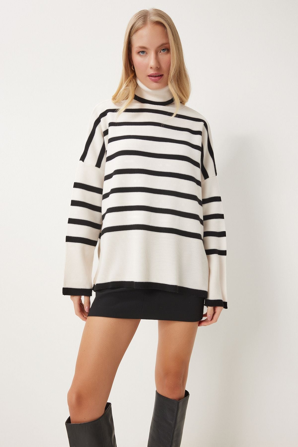 Woman Ecru black striped oversize knitwear sweater BV00122