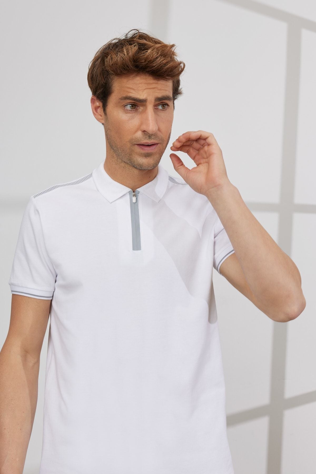 Men's white slim fit narrow cut polo collar cotton short sleeve t -shirt