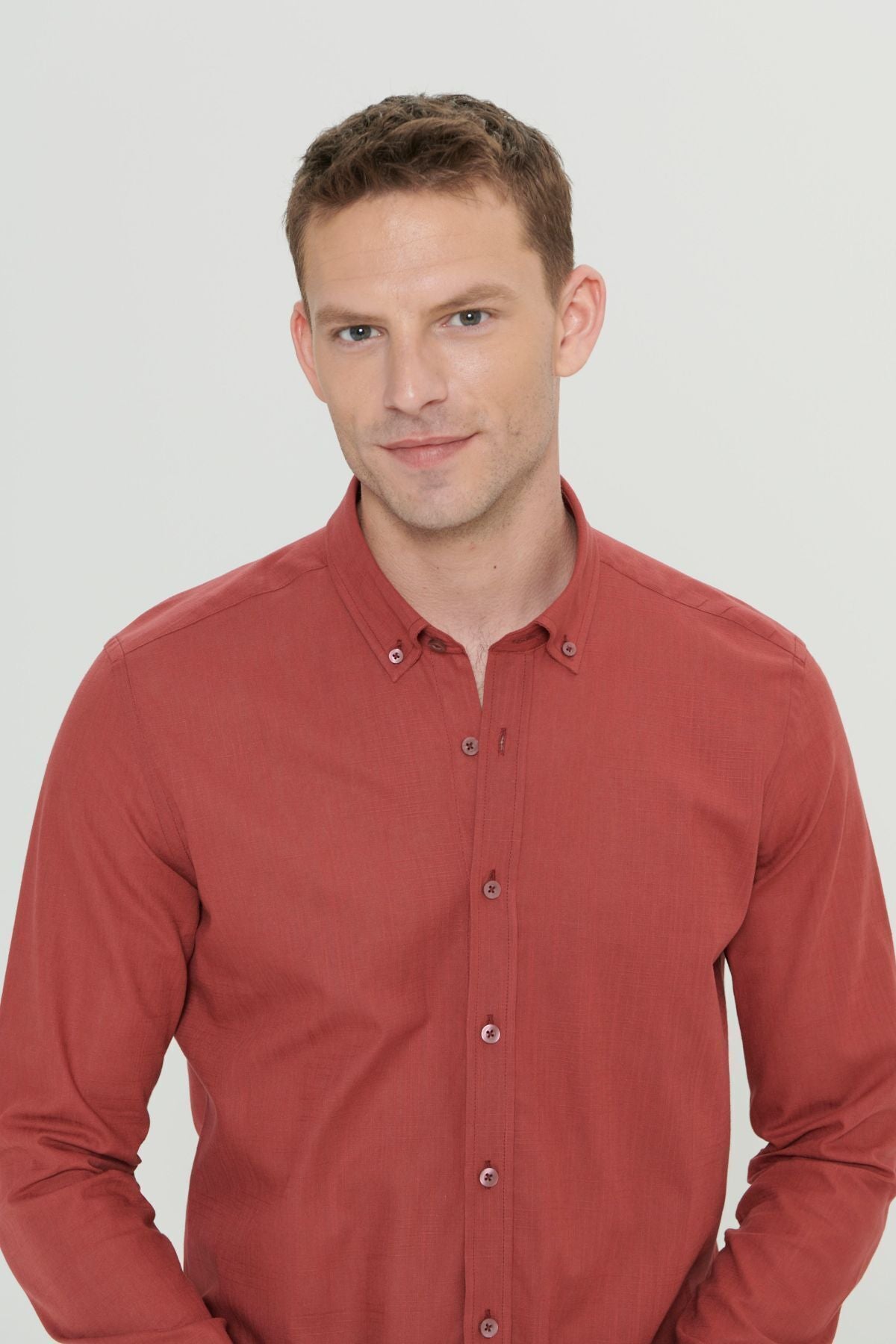 Men's burgundy 100 %cotton breathing fabric pennant Oxford slim fit button collar shirt