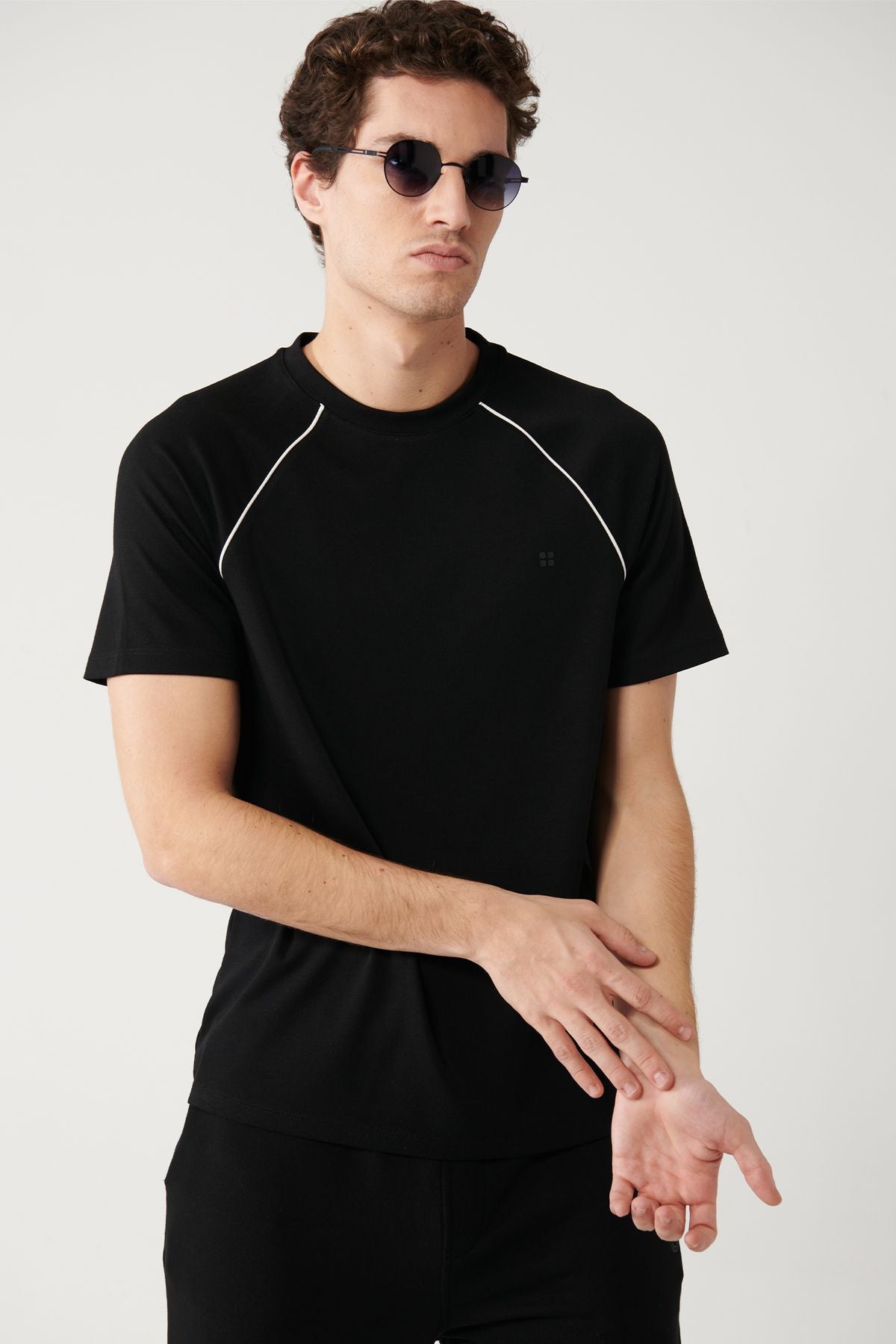 Men's black bike collar menstrual arm detailed T-shirt A32y1182