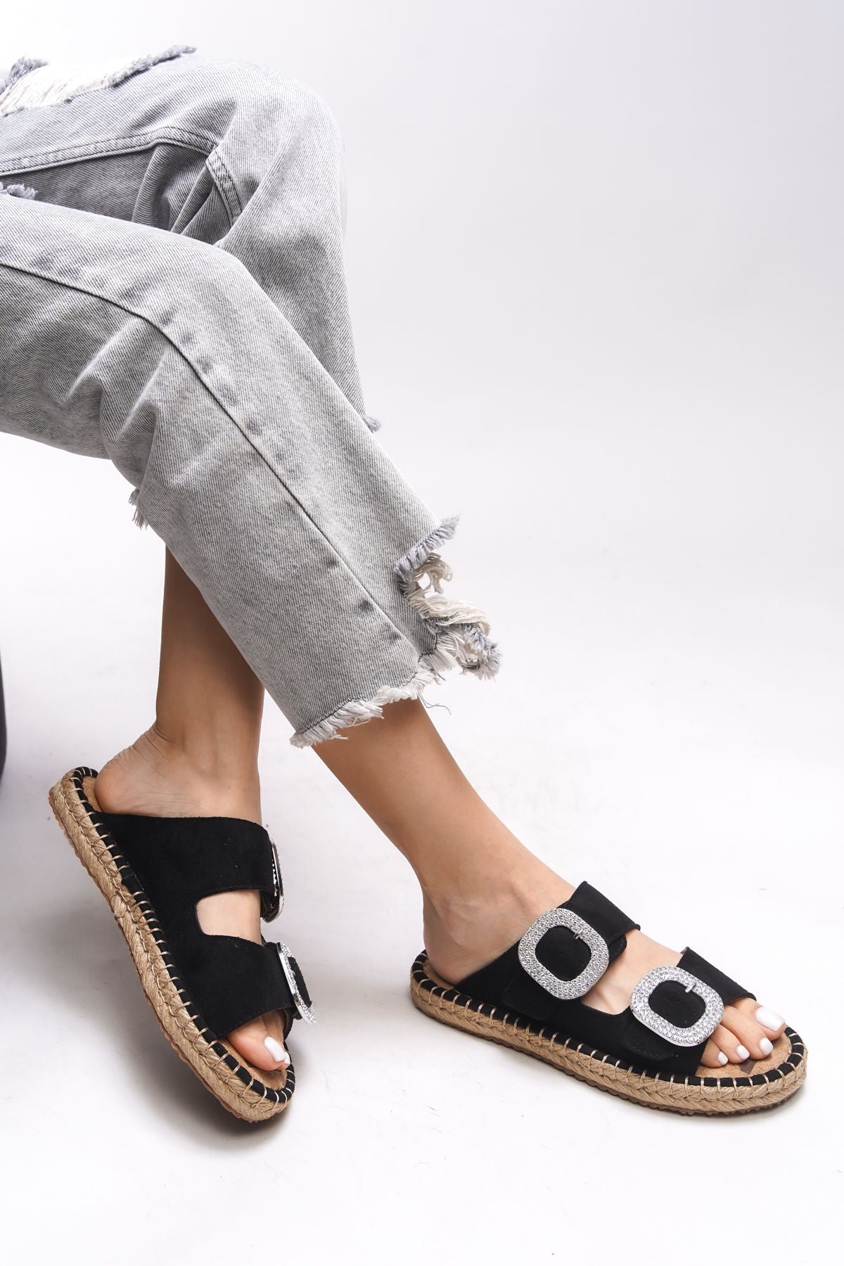 JEHMYTHE WOMEN'S Slippers 00122301 Black