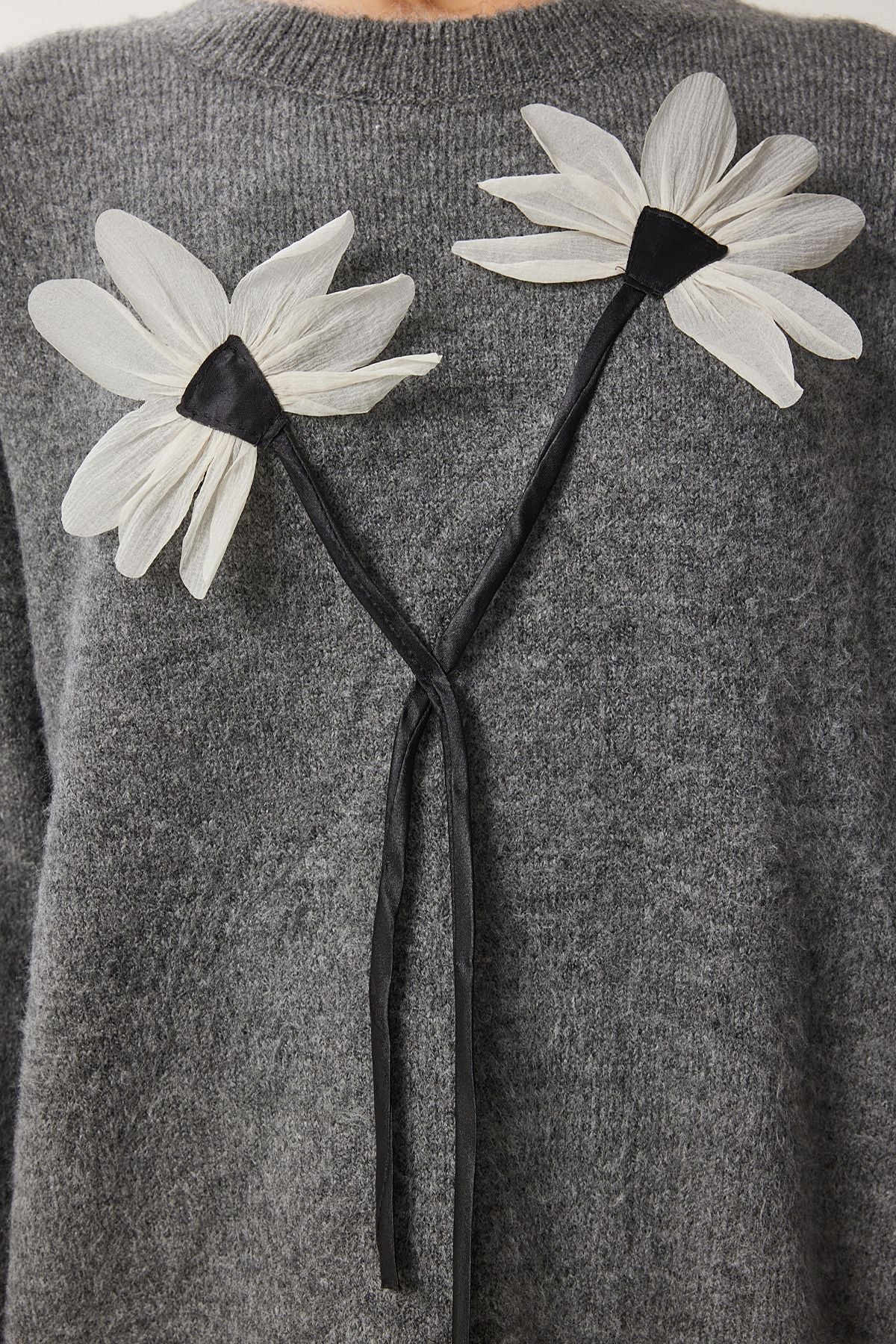Female anthracite flower detailed knitwear sweater pf00103