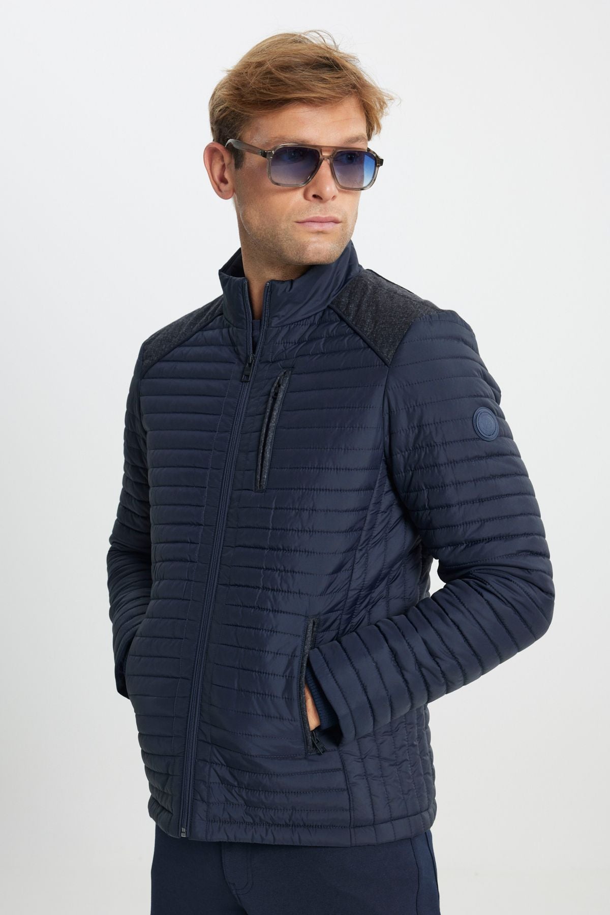 Standard Fit Normal Cut Kapitone Patterned upright collar zipper side pocket swelling coat