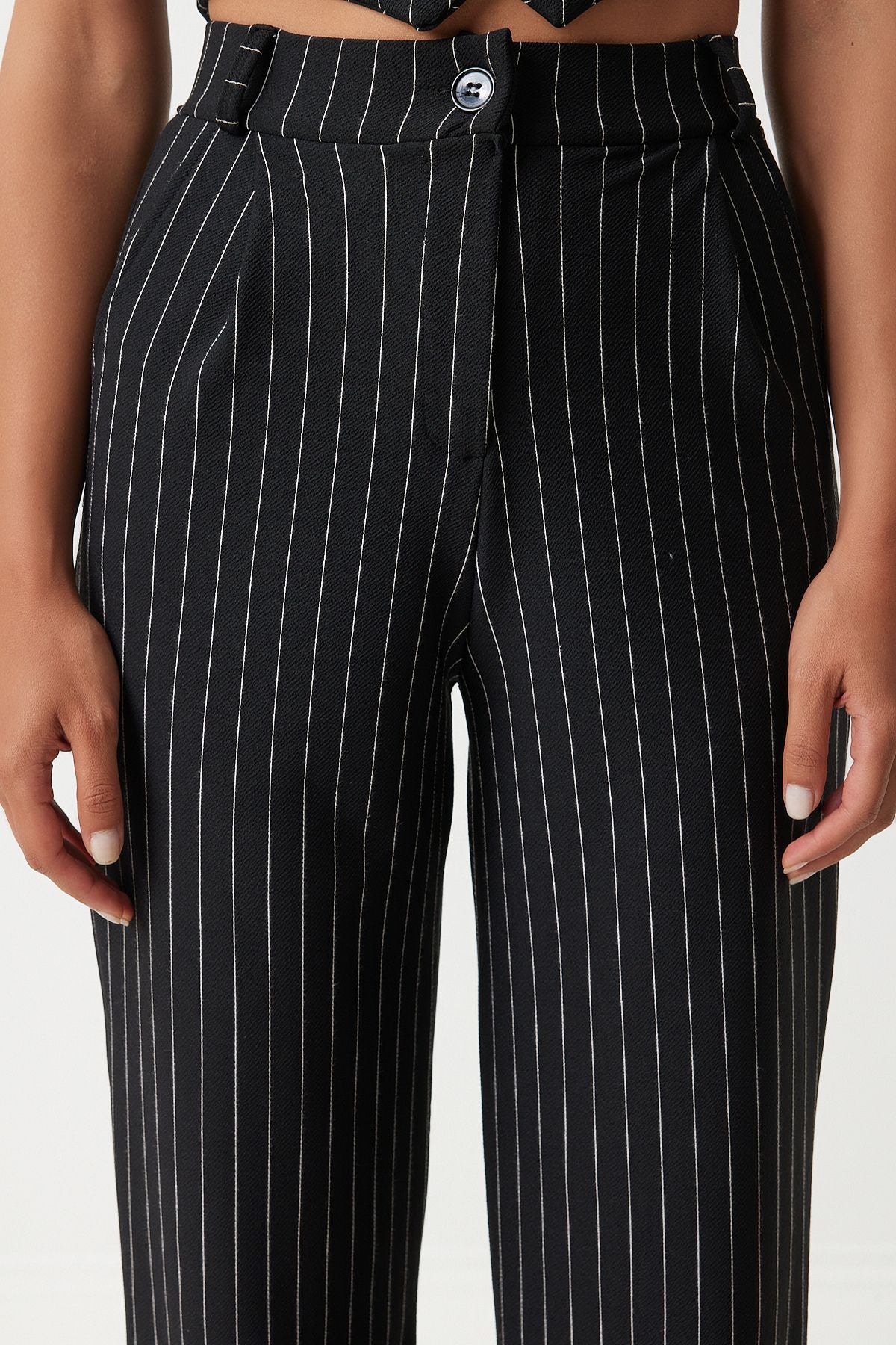 Female black fine striped knitted vest pants set Mc00287