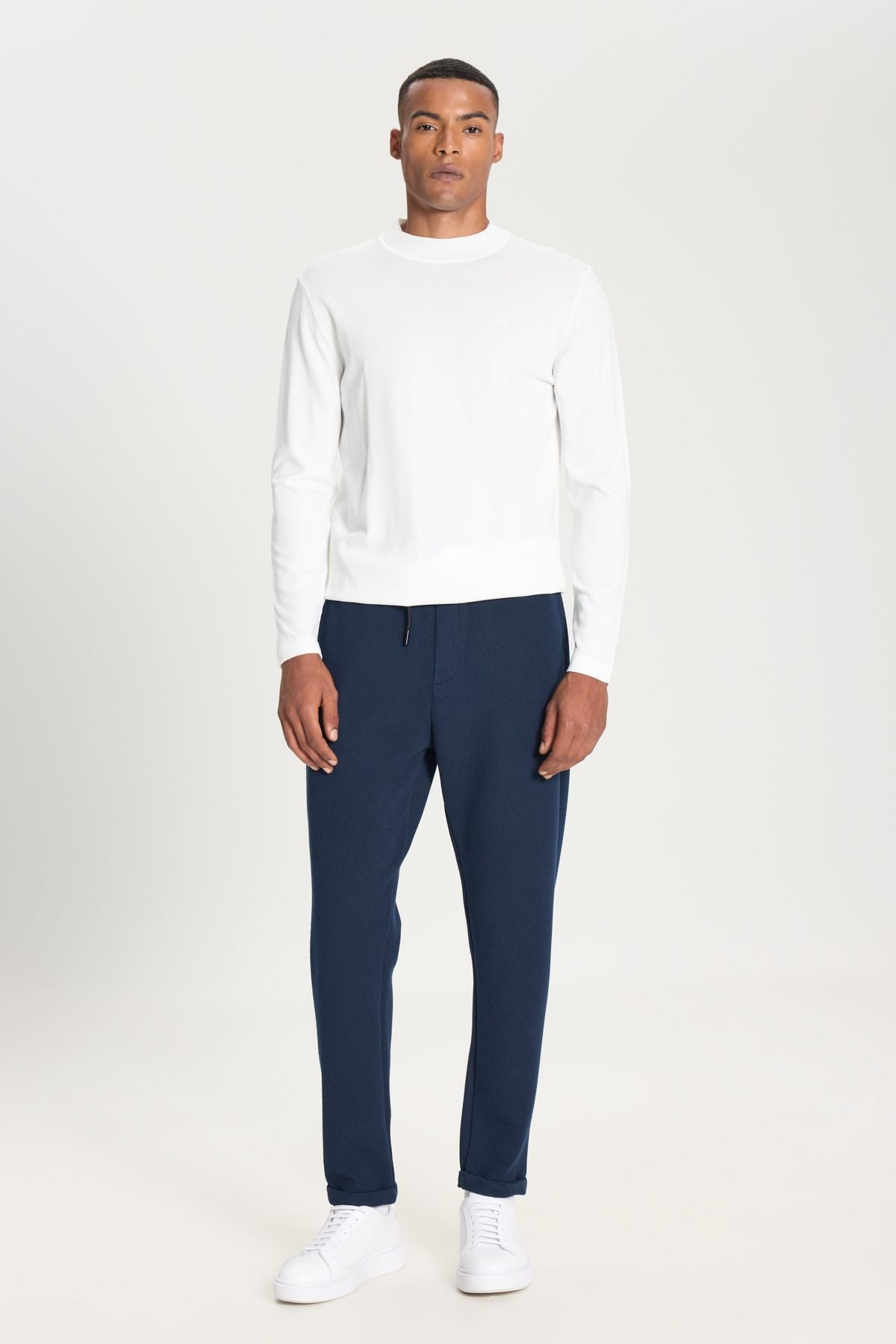 Men's Navy Blue Standard Fit Normal Cutting Pocket Flexible Knitting Pants
