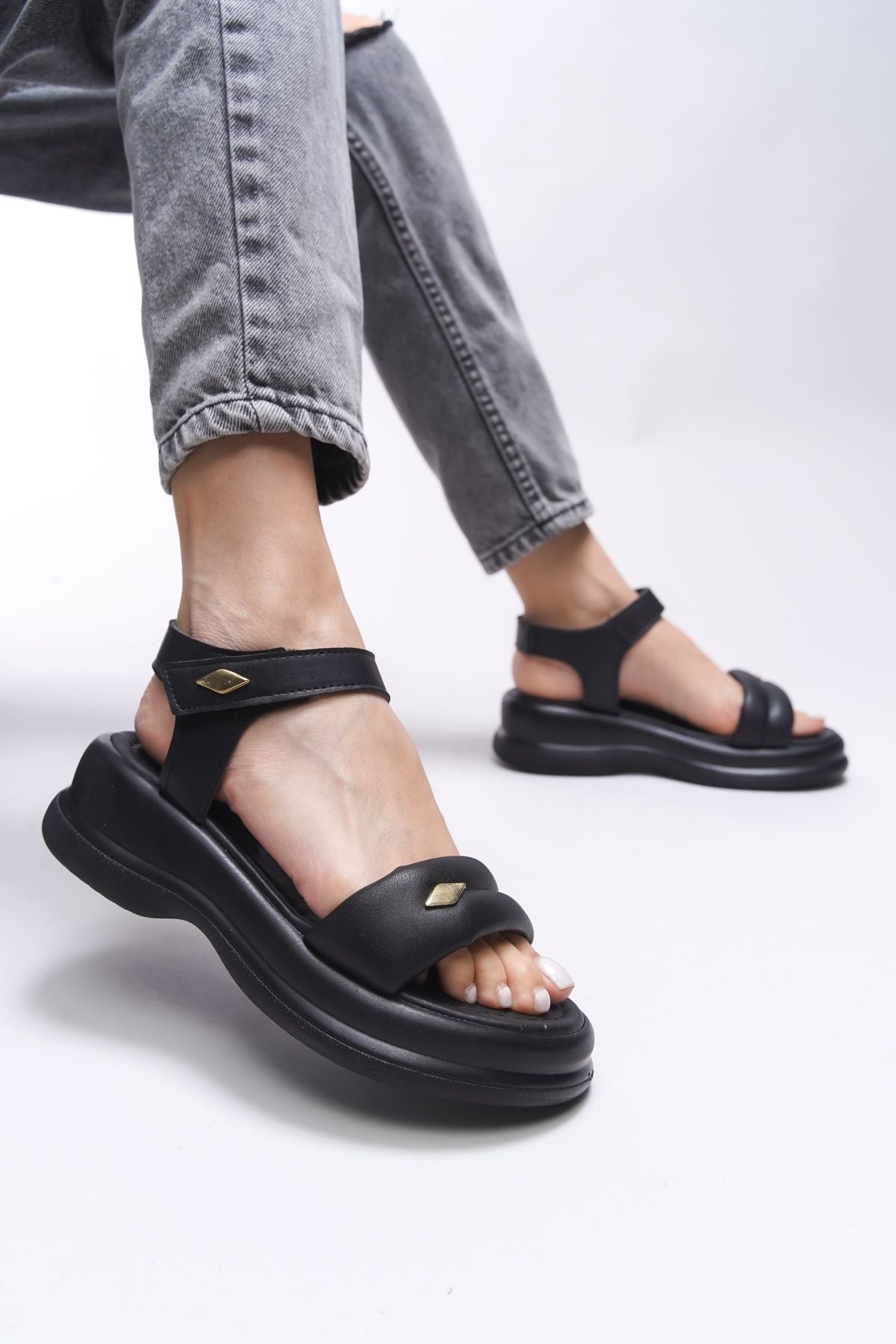Bhaedrih Woman Sandals 00121030 Black