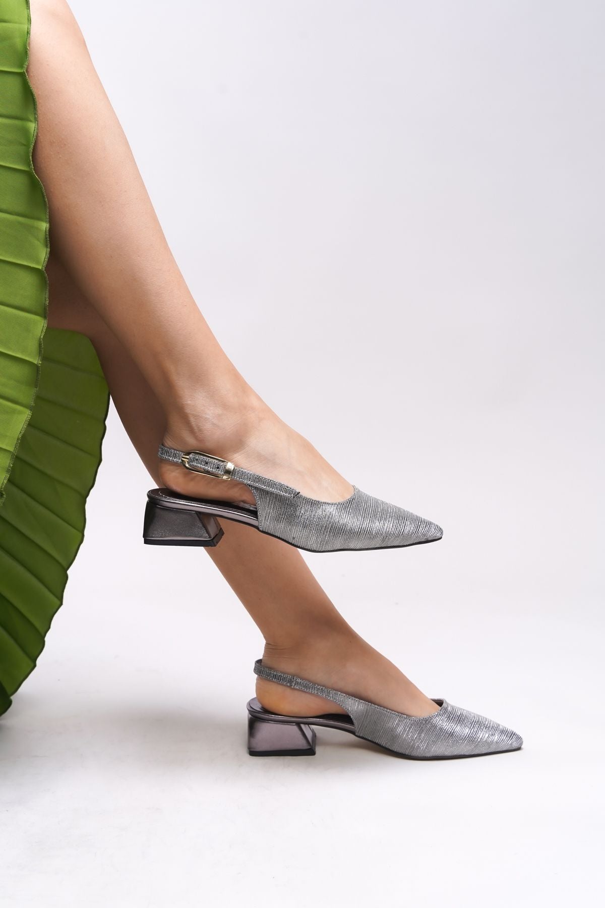 Tyltora Behind the Woman Open Son -Heeled Shoes 0012303 Platinum texture