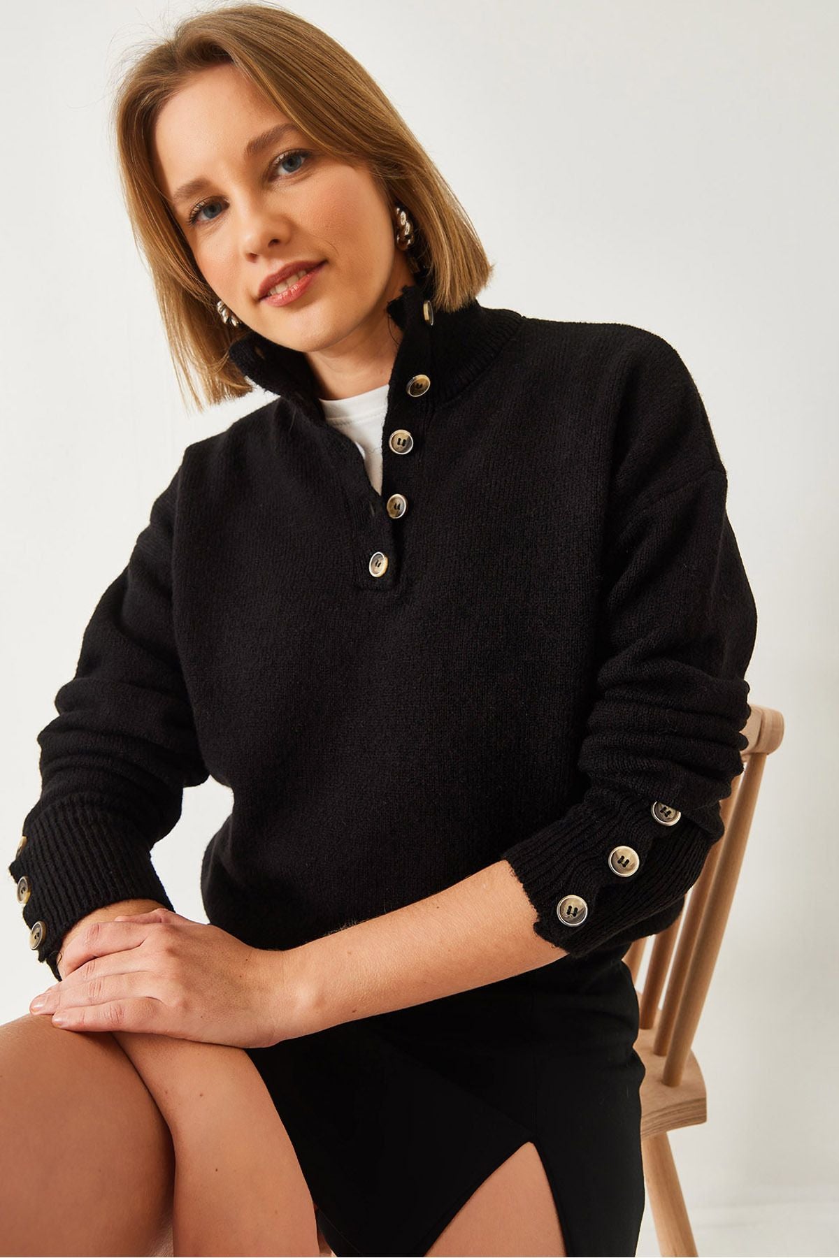 WOMEN'S BLACK EXTERIOR KNITTY Sweater 20247587