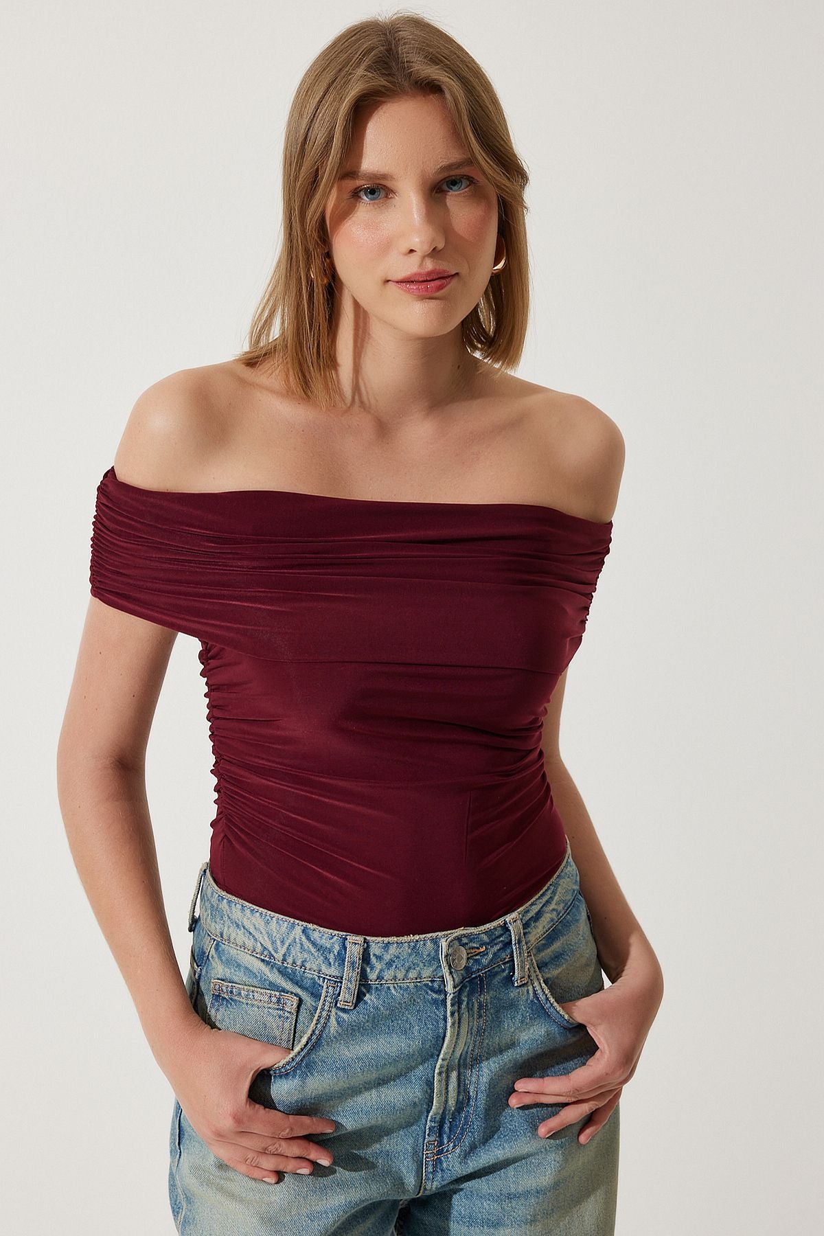Kadın Bordo Büzgülü Açık Omuzlu Sandy Bluz TO00132