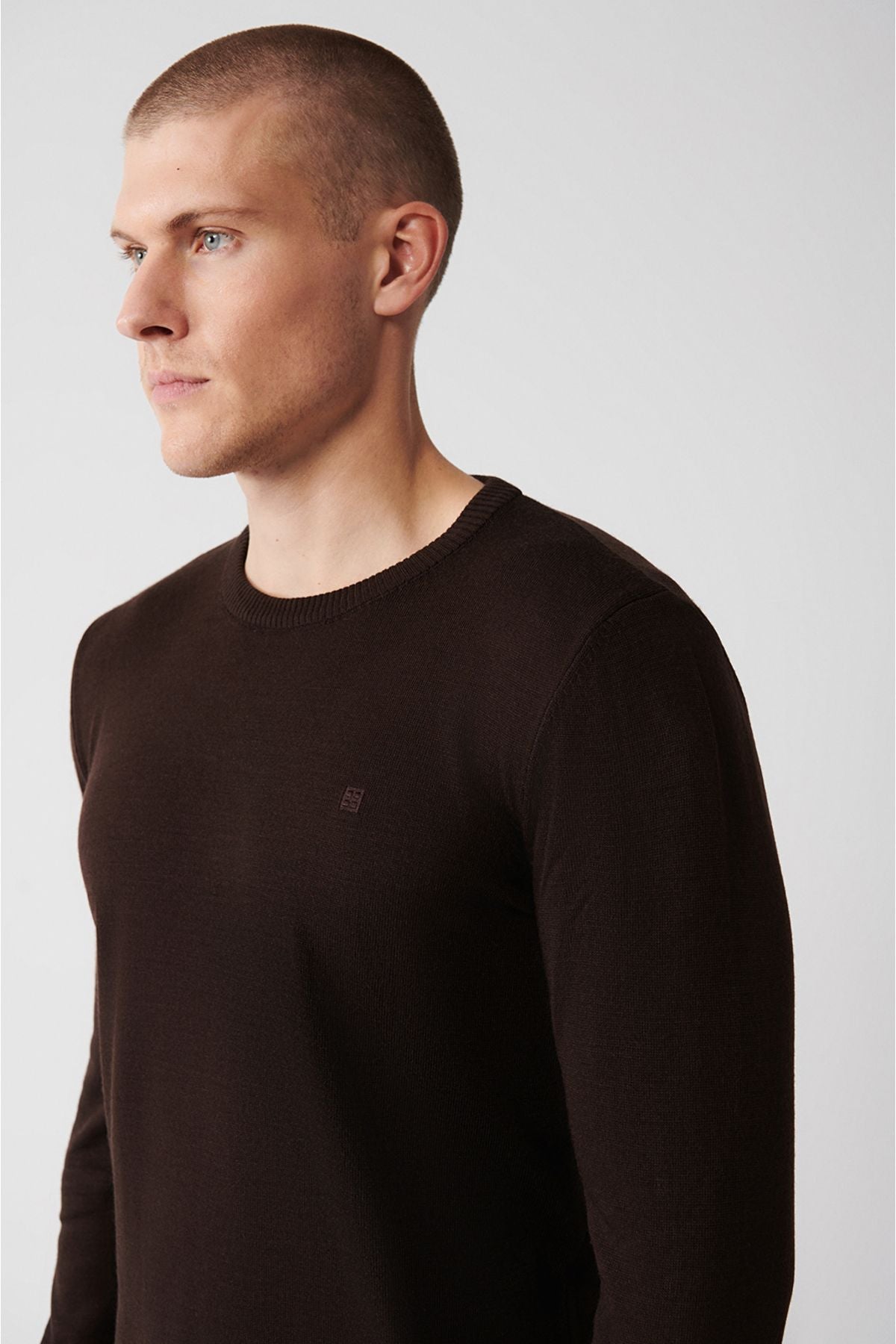 Men's brown bike collar -free knitwear sweater E005000