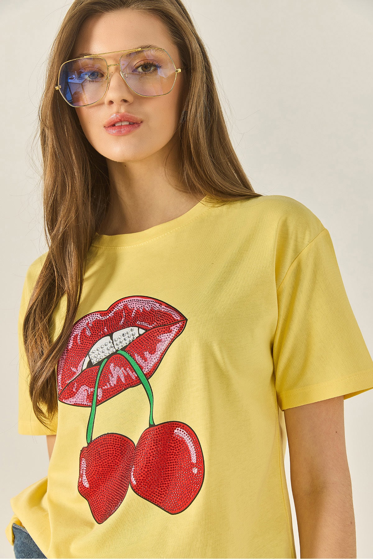 Women's Cherry Lips Printed Stone Detailed Regular Fit T-Shirt 4137 60283298