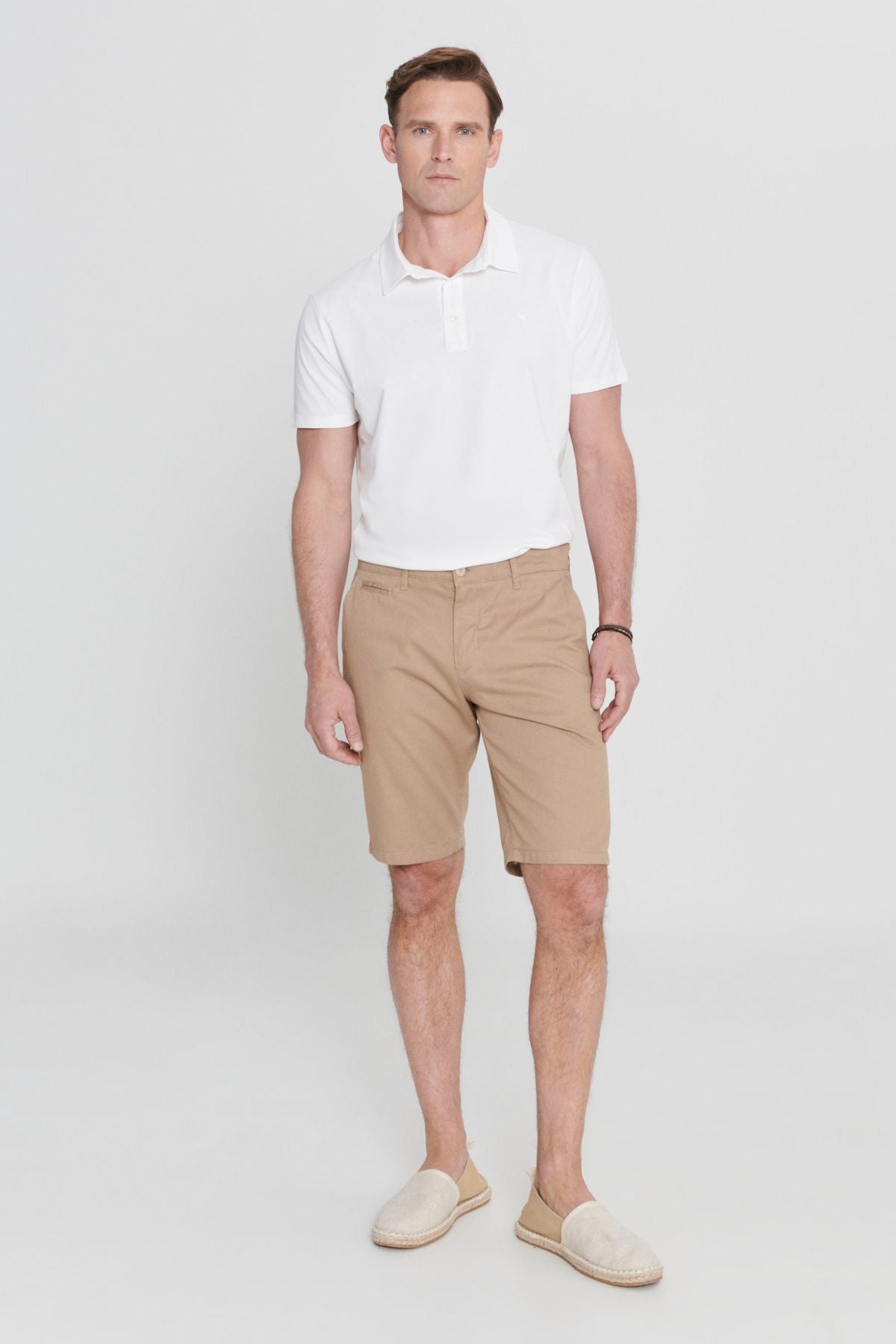 Slim fit narrow cut side pocket with wafer patterned shorts