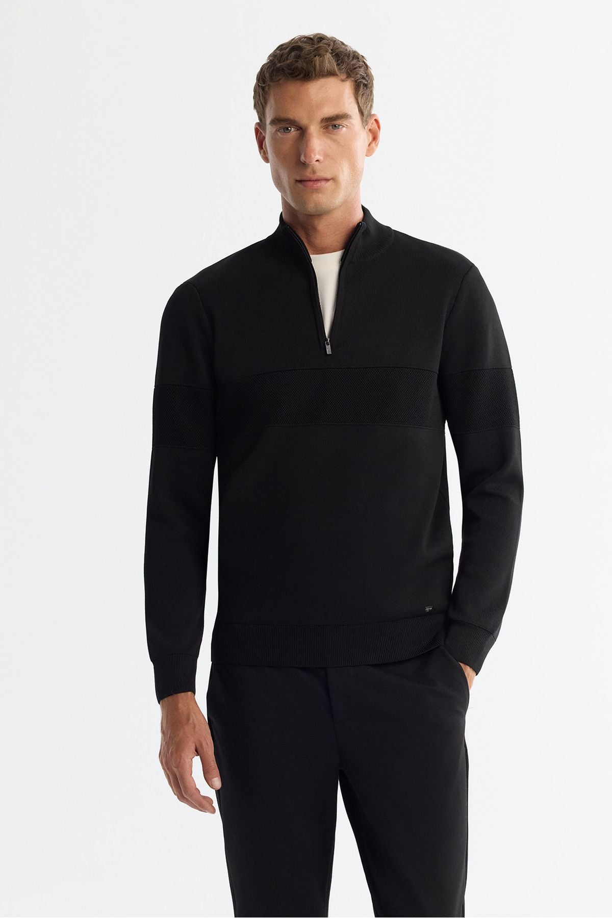 Men's black zipper upright collar front tissue detailed knitwear sweater A42Y5031
