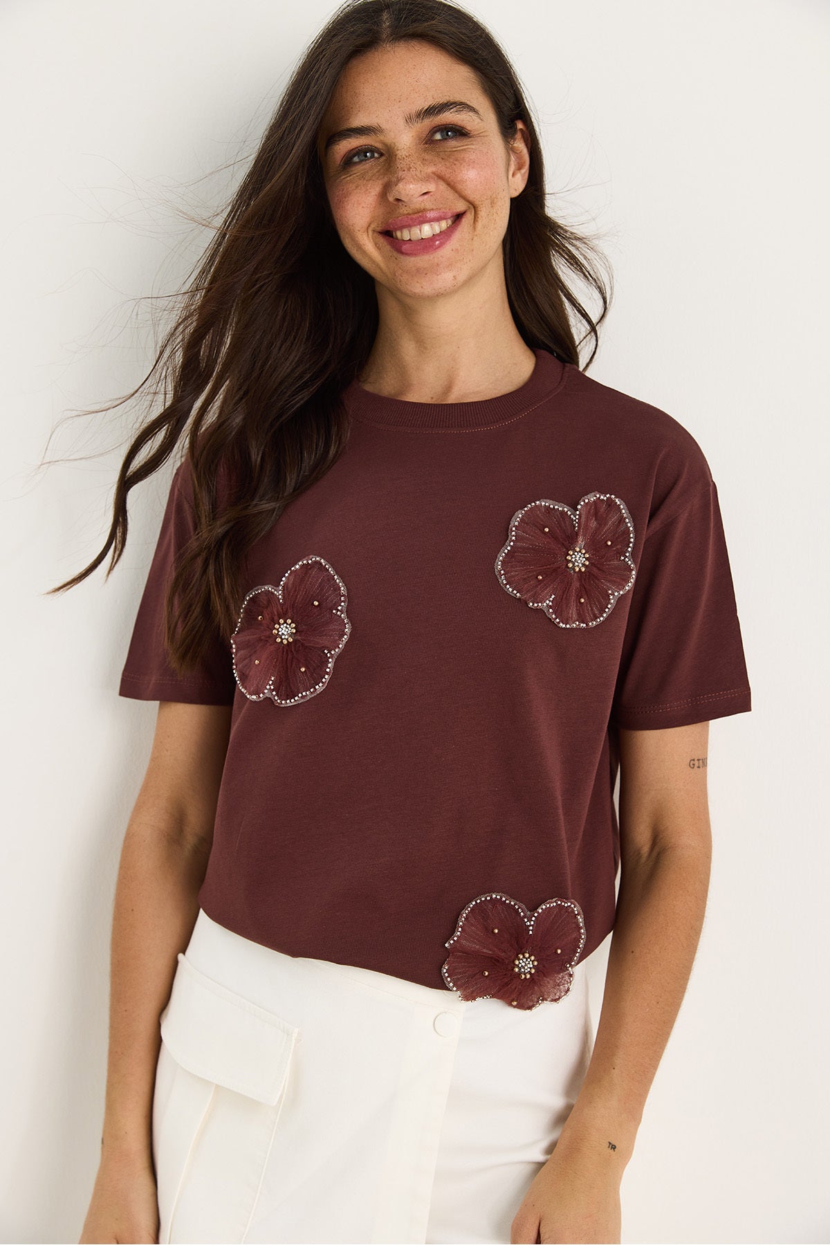 Women's Crew Neck Short Sleeve T-Shirt with Flower Accessories 60602060