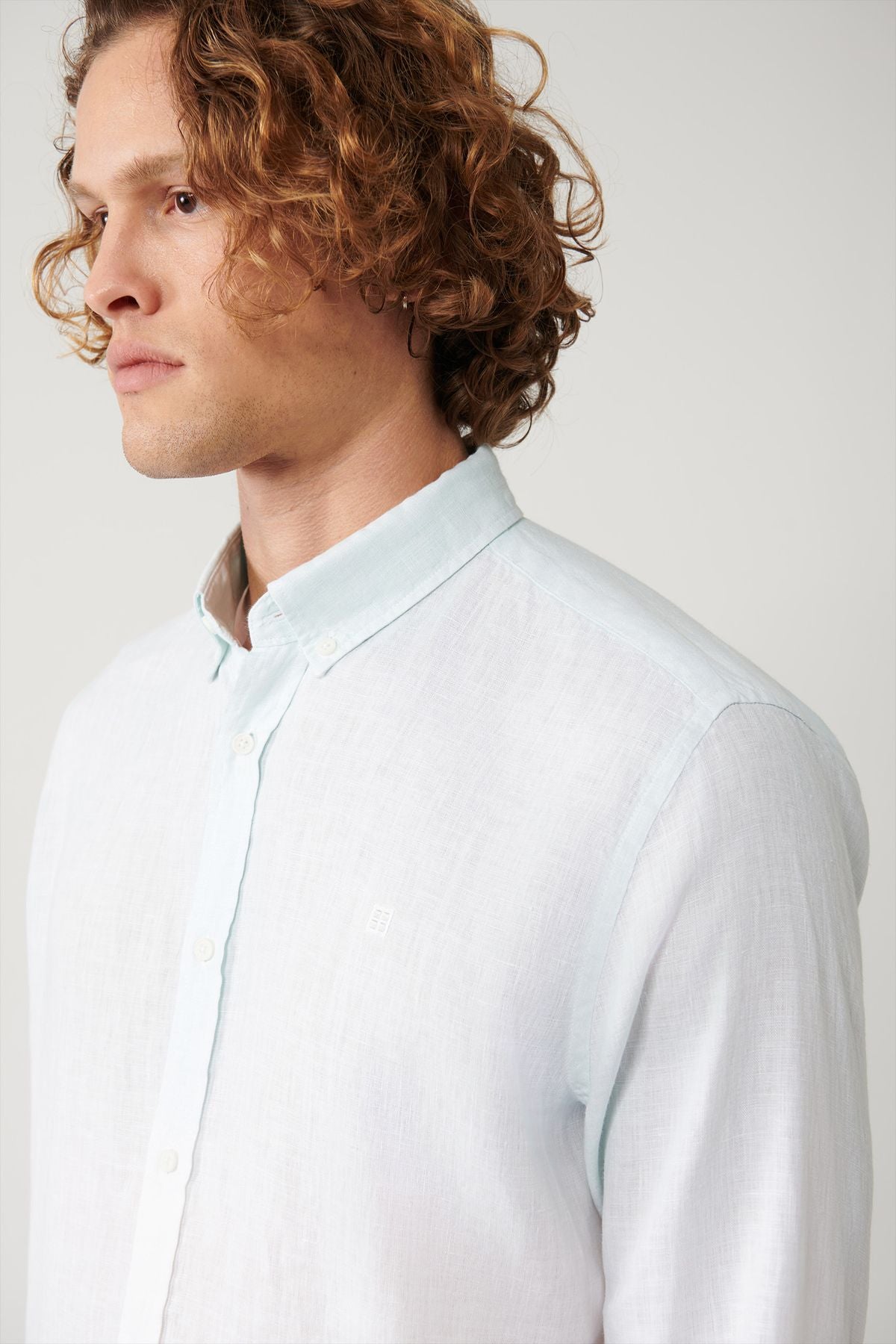 Men's light blue button collar 100 %linen shirt A41y2195