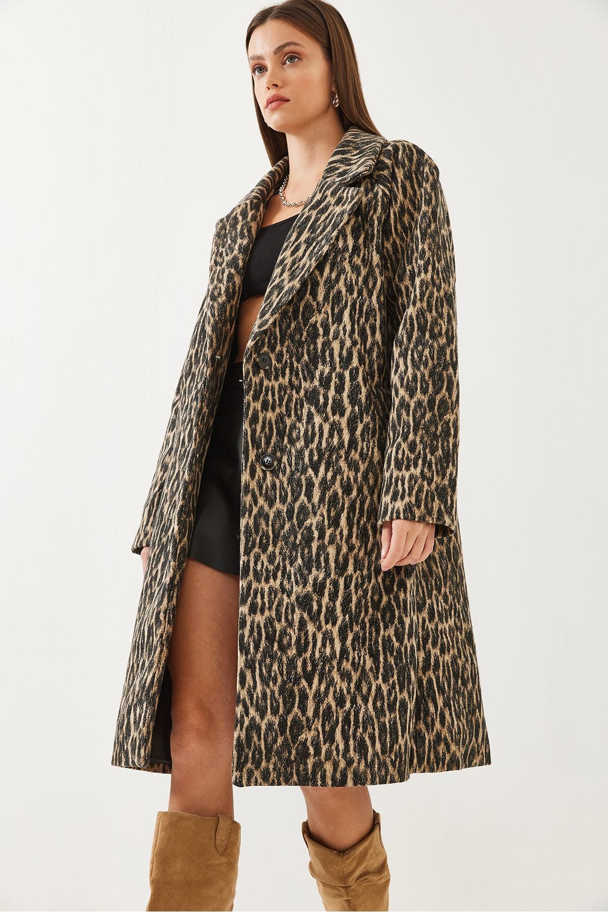 Female Leopard Patterned Cruve Stamp Coat 2479 60351031