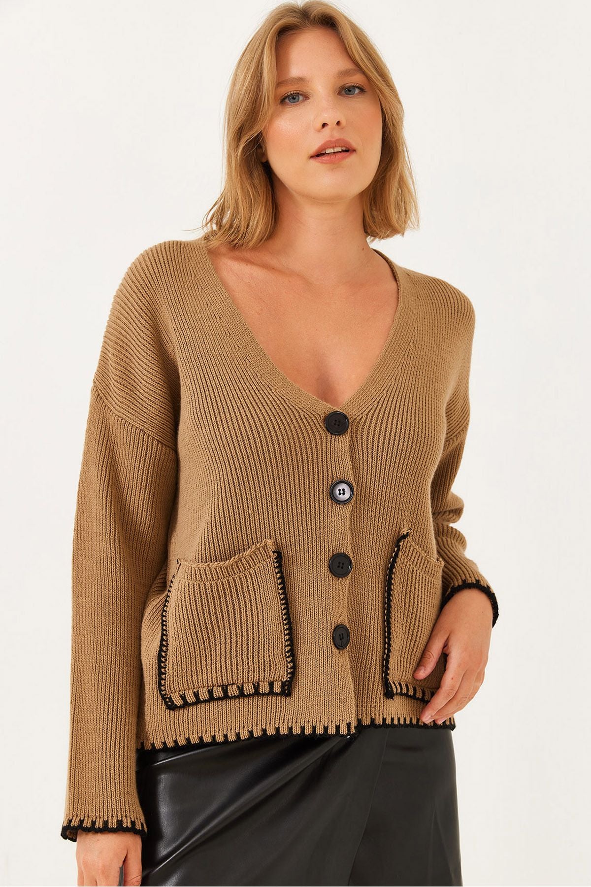 Women's shepherd sewing detailed large pocket with four button long sleeve knitwear cardigan 20246227