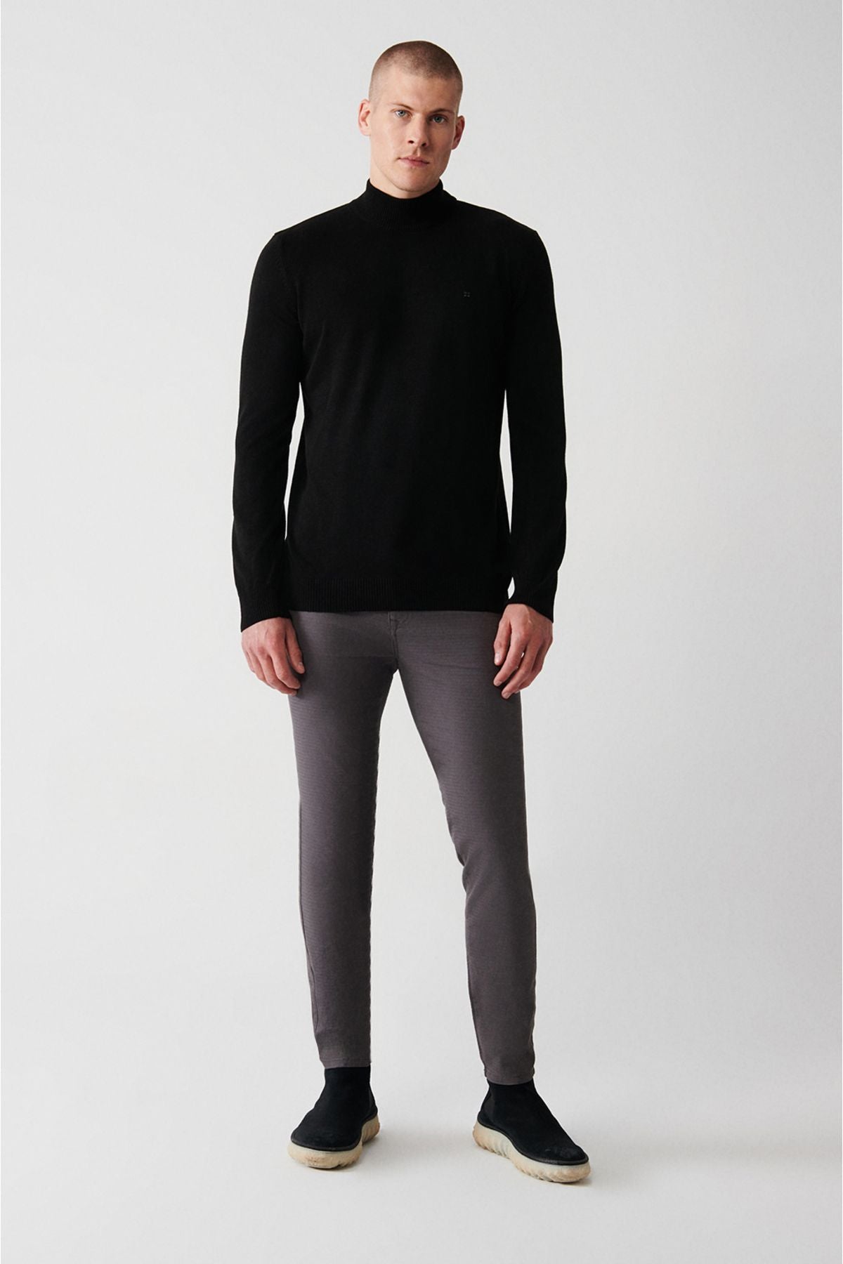 Men's black half -fisherman collar -free knitwear sweater E005001