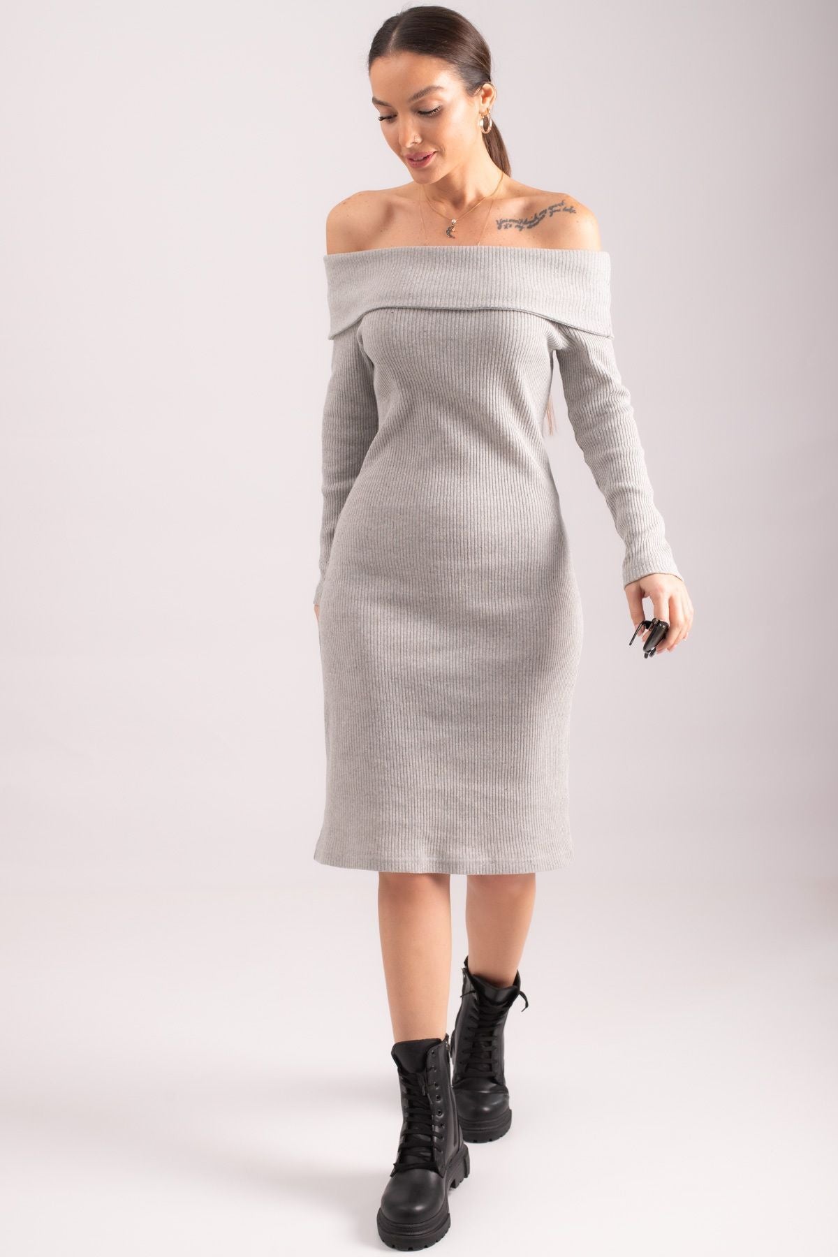 Woman Gray Madonna Yaka Sitting on the Body Wick Cashcorse Dress ARM-24K001070