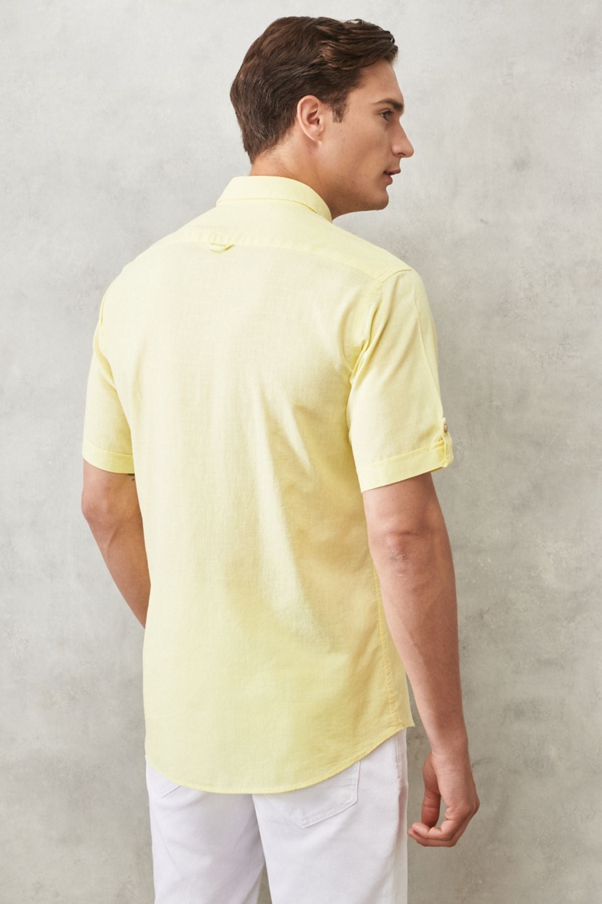 Men's light yellow comfort fit comfortable cut buttoned collar linen looking 100 %cotton short sleeve shirt