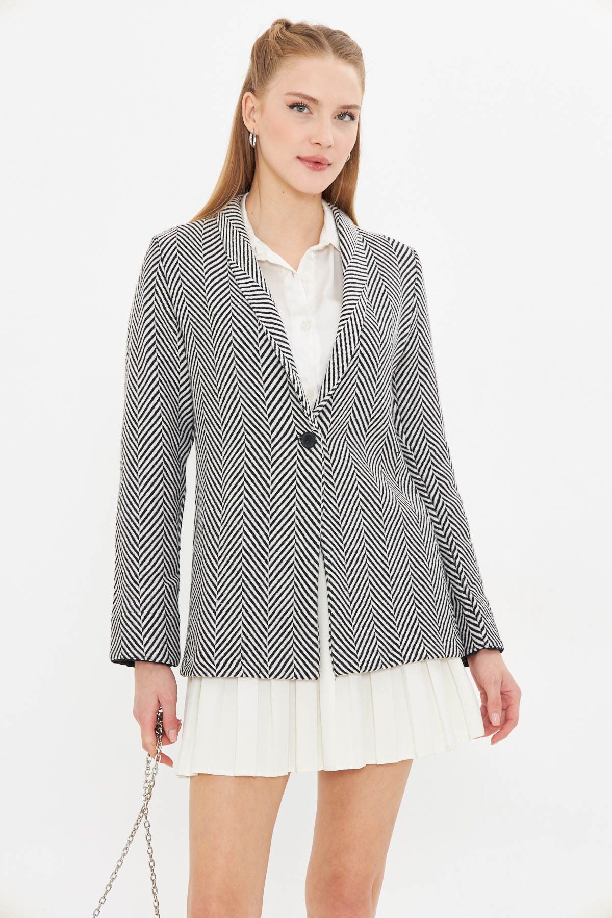 Women's black-and-white fish back pattern arm folded single buttoned stamp jacket ARM-24K001066