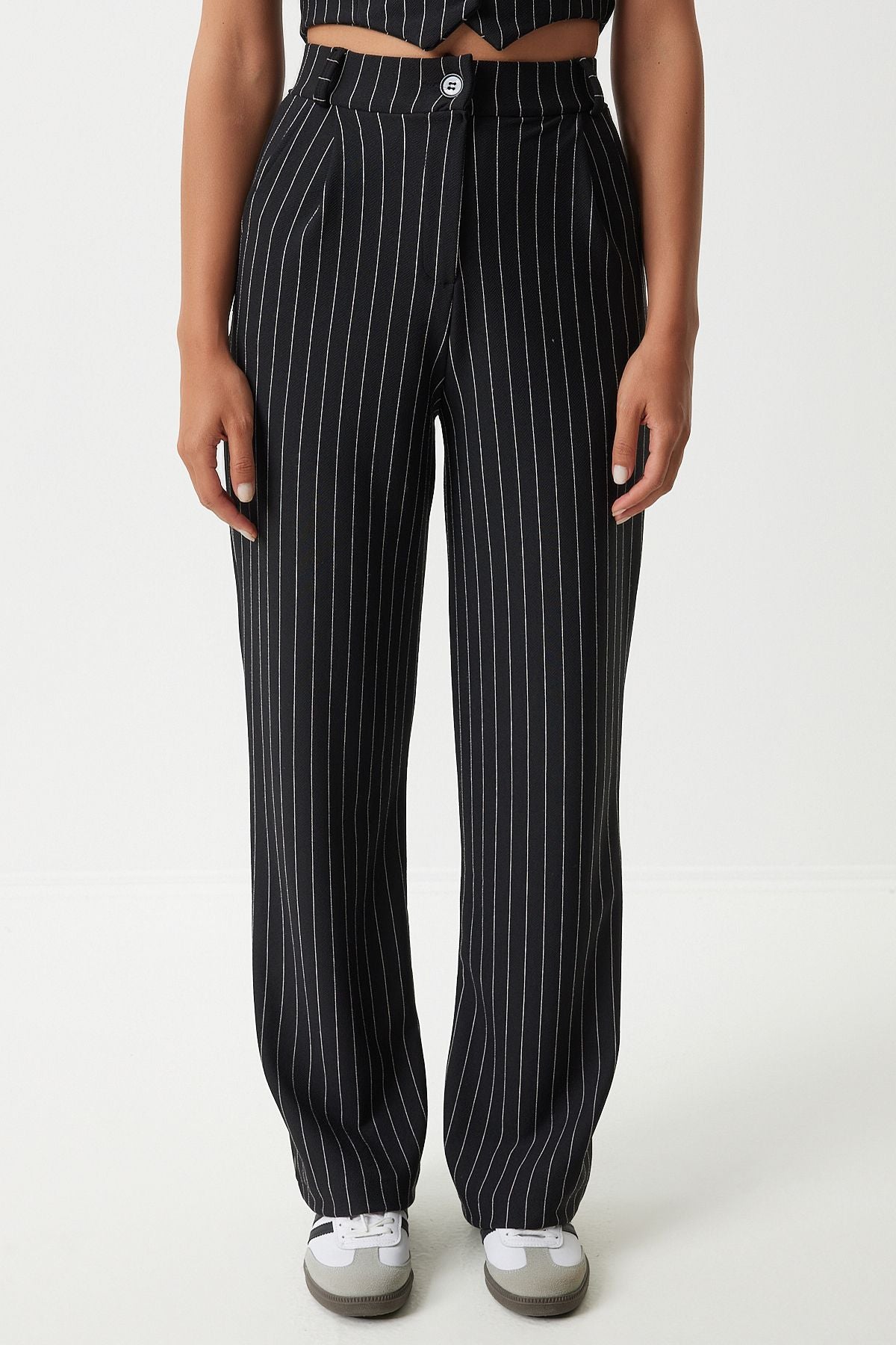 Female black fine striped knitted vest pants set Mc00287