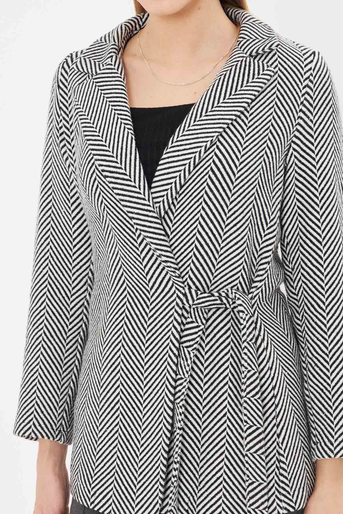 WOMEN WHITE SIDE FISH RIGHT PATTERN STAFET JACKET ARM-25K001074