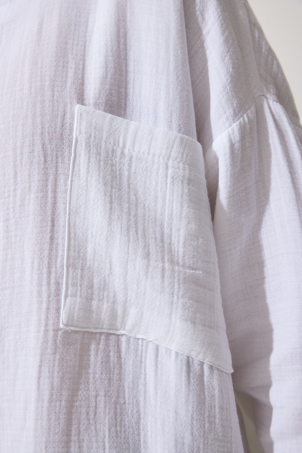 Female white pocket overwheel