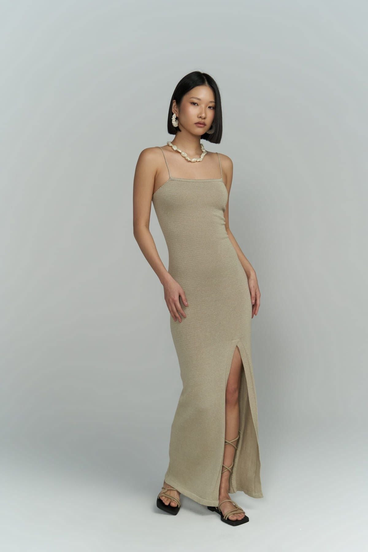 Cintiia Back Décollette stone knitwear dress