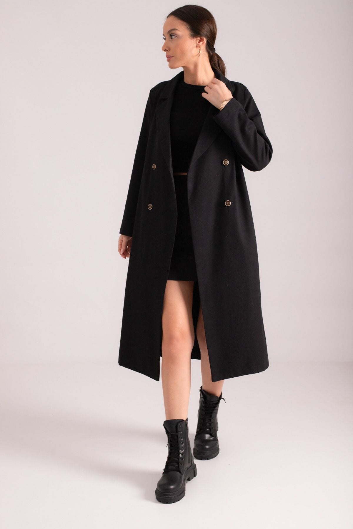 Women's black cruiser collar waist belt long trench coat ARM-24K001064