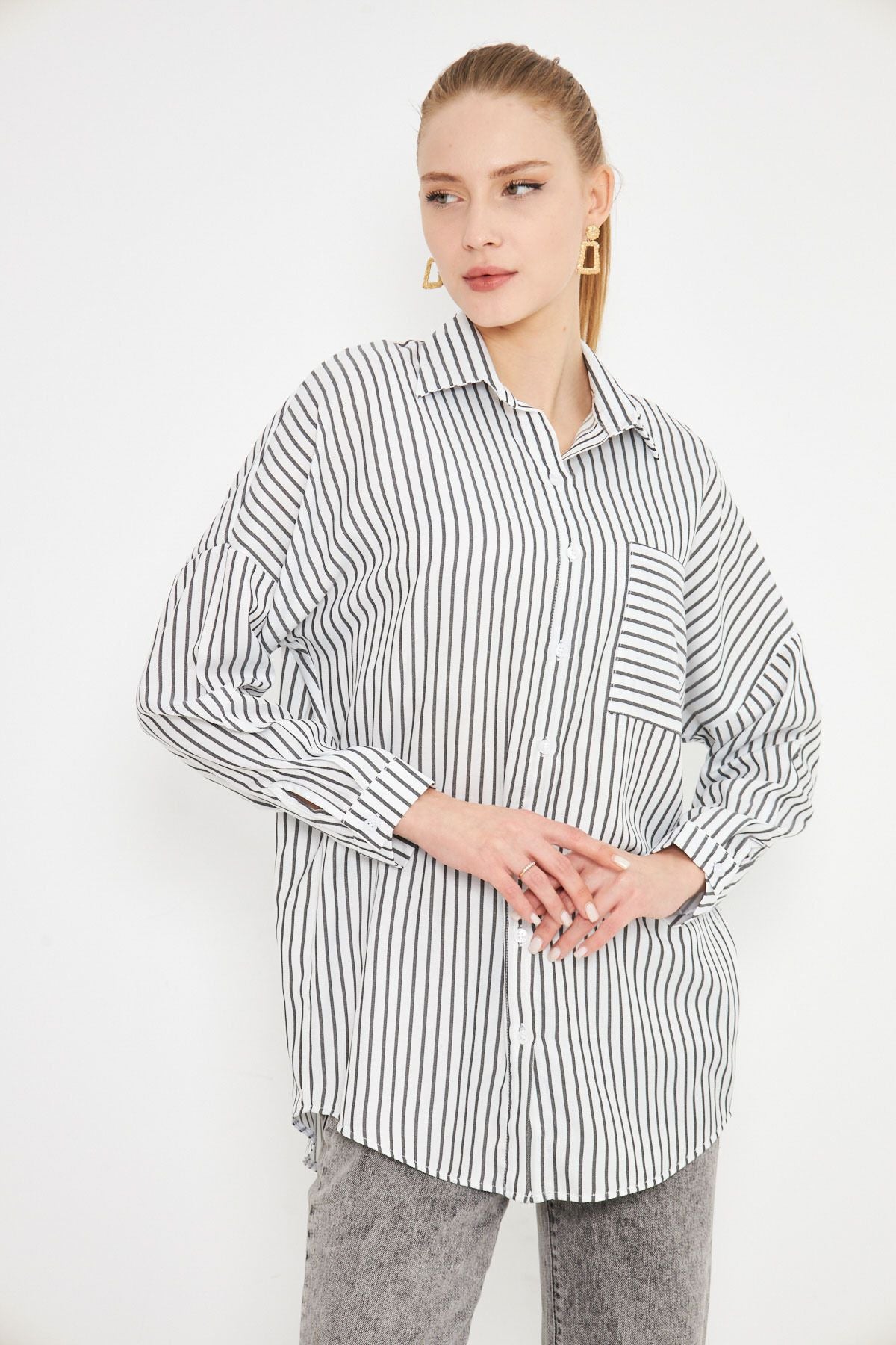 Woman Smoked Striped Long Sleeve Pocket Detailed Ristle Pleeled Oversize Shirt ARM-25K001069