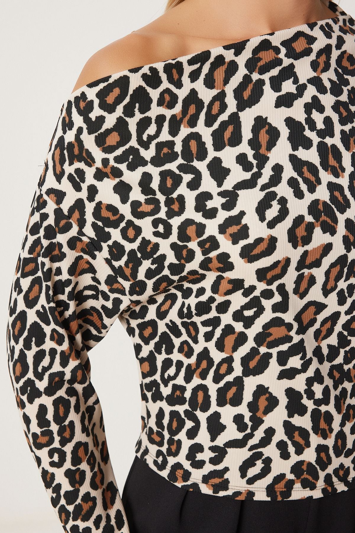Female Beige Brown Leopard Patterned One Shoulder Wick Knitting Blouse FF00166