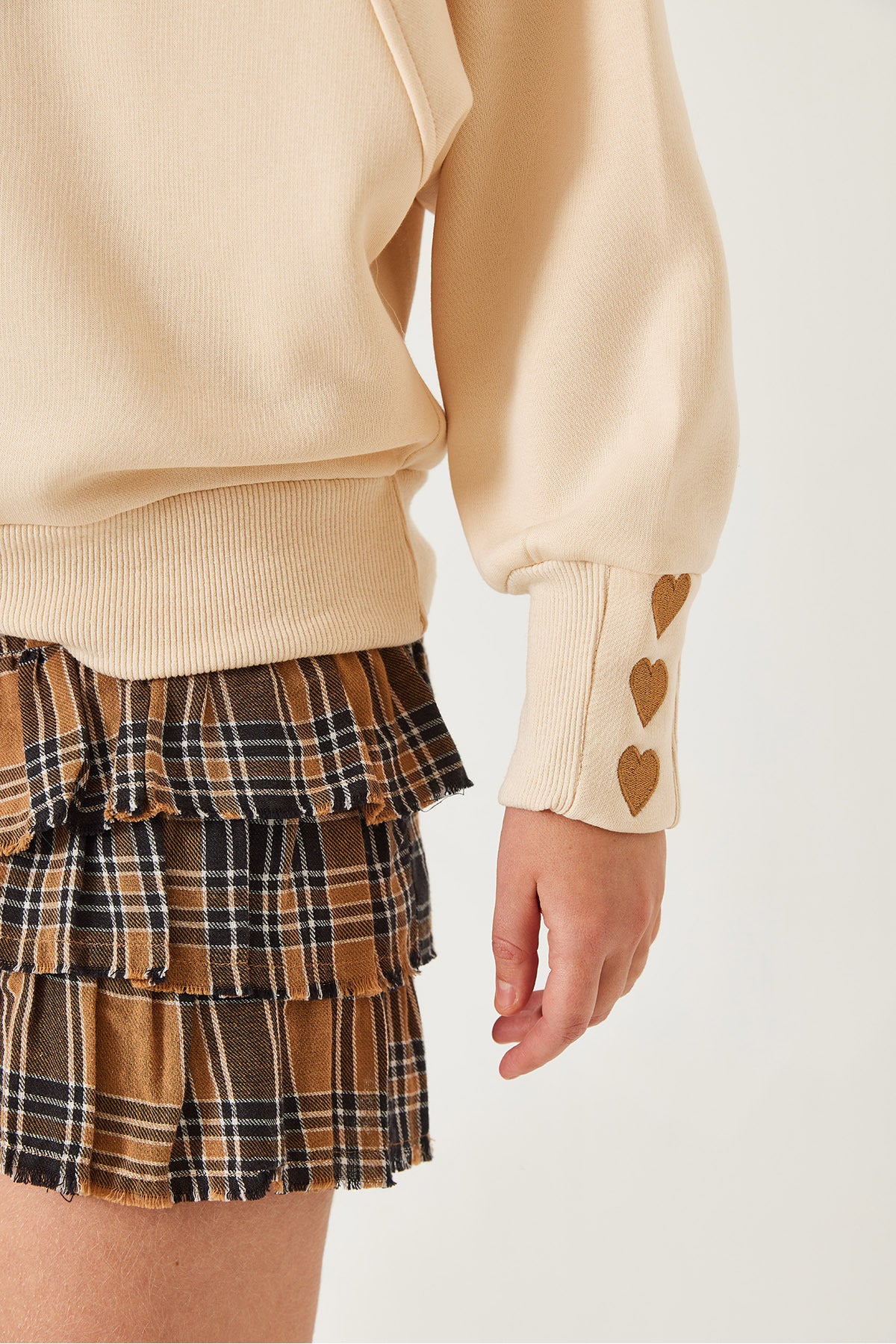 Women's Crew Neck Heart Embroidered Three Thread Raised Sweatshirt 60251933