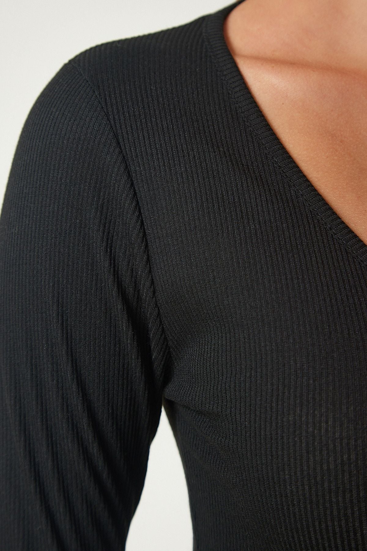 Kadın Gri Siyah V Yaka 2'Li Paket Crop Örme Bluz UB00202