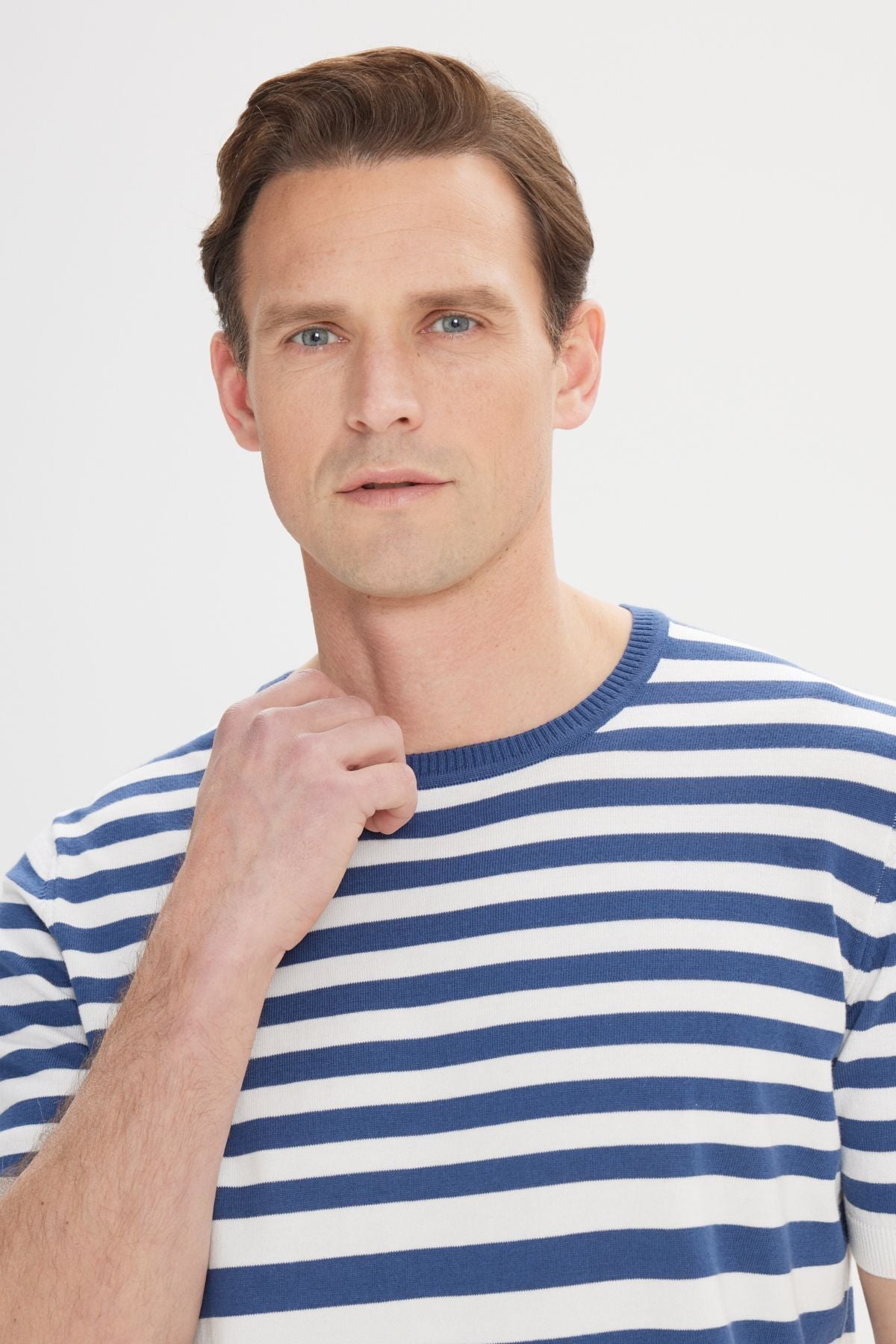 Men's Navy-White Slim Fit Narn Cut 100 %Cotton Striped Bicycle Yaka Triko T-shirt