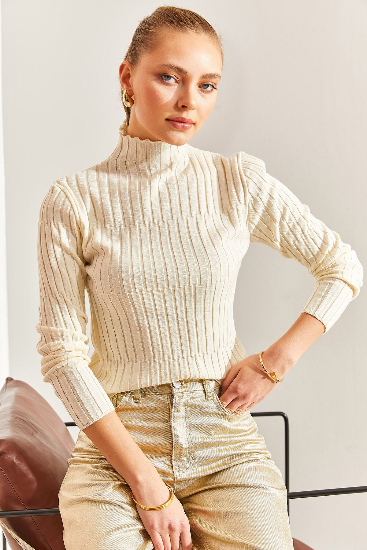 Female fisherman collar piece sweater