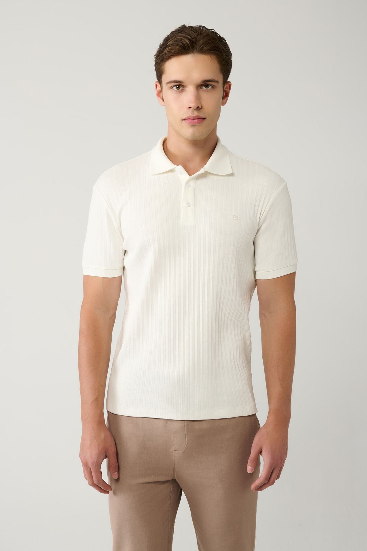 Men's white 100 %cotton 3 buttoned jacquari