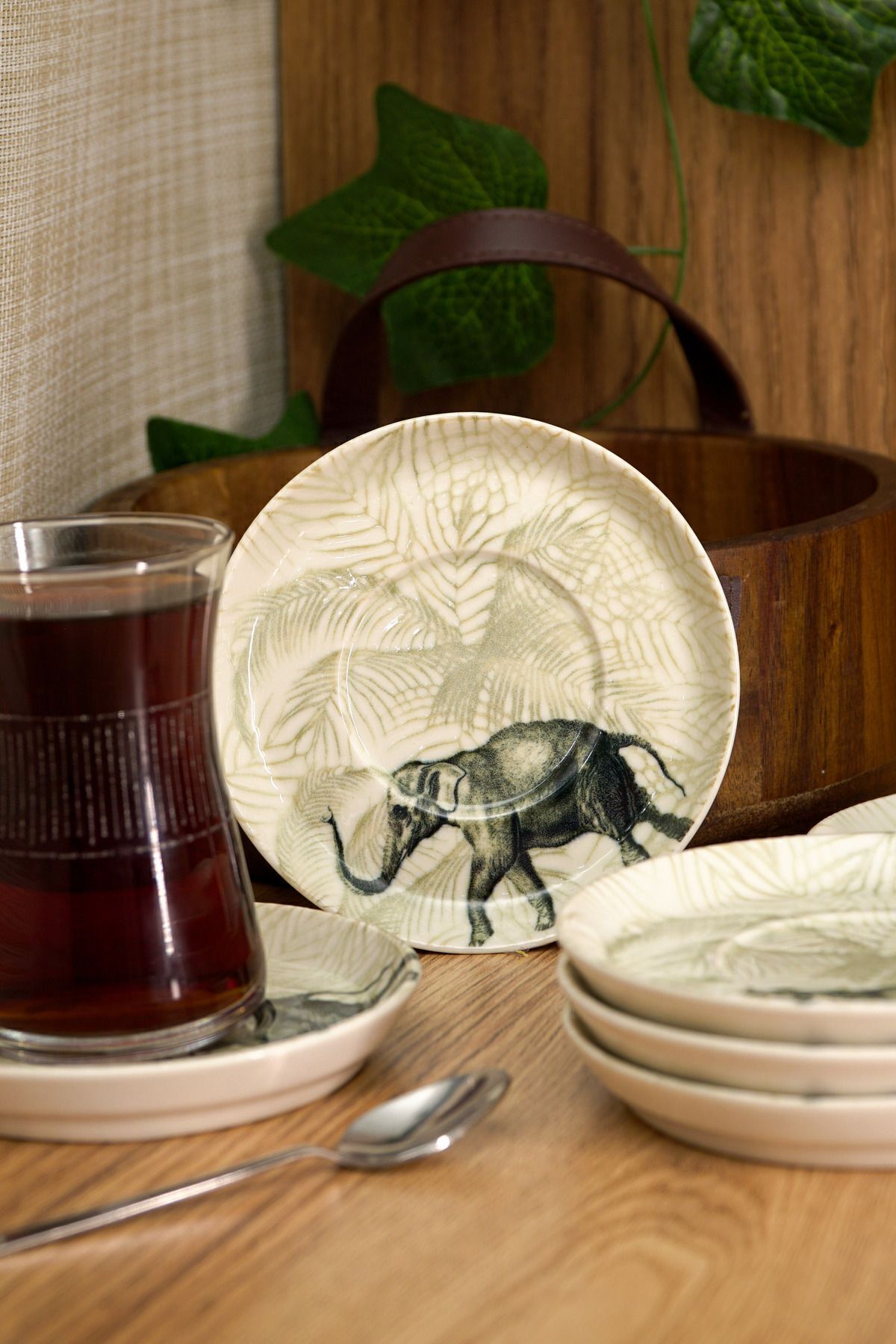 Elephant nature 6 pieces 12cm porcelain tea plate broken white