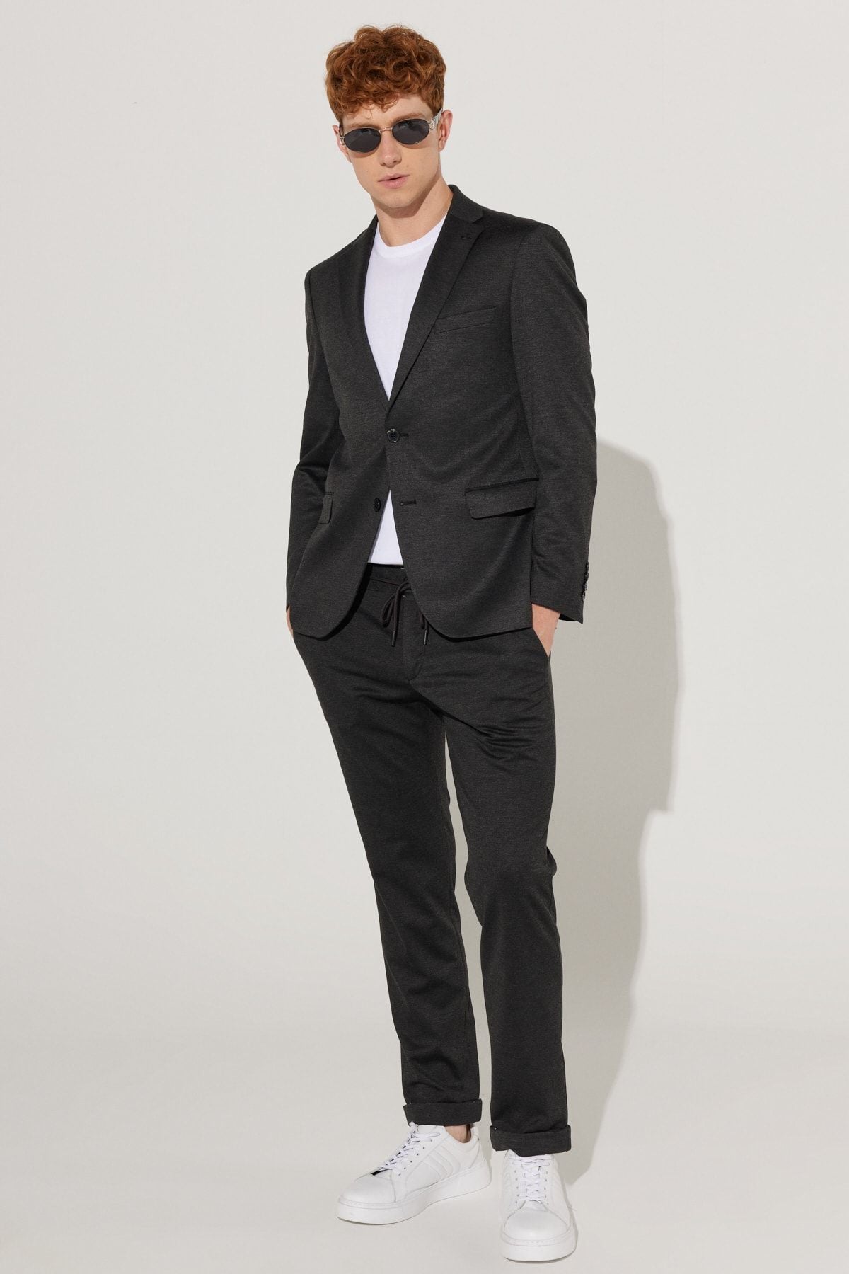 Men's anthracite slim fit narrow cutting mono collar knitting suit