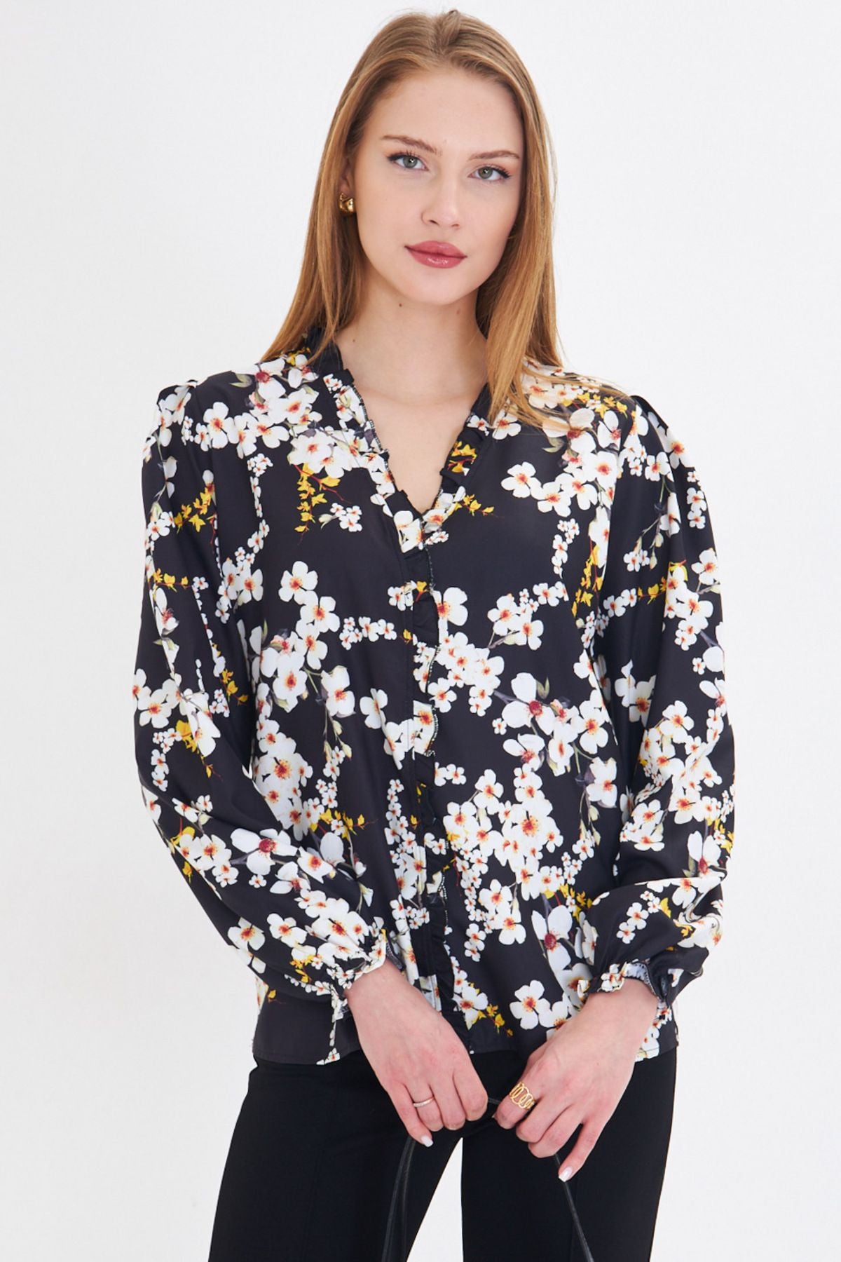 Female black collar and frilly arms with a tire long sleeve blouse ARM-25Y001015