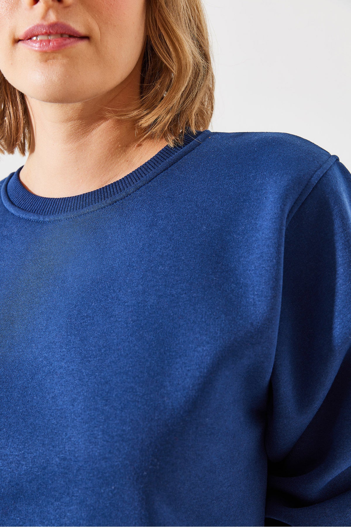 Women's Crew Neck Basic Crop Sweatshirt 60251797