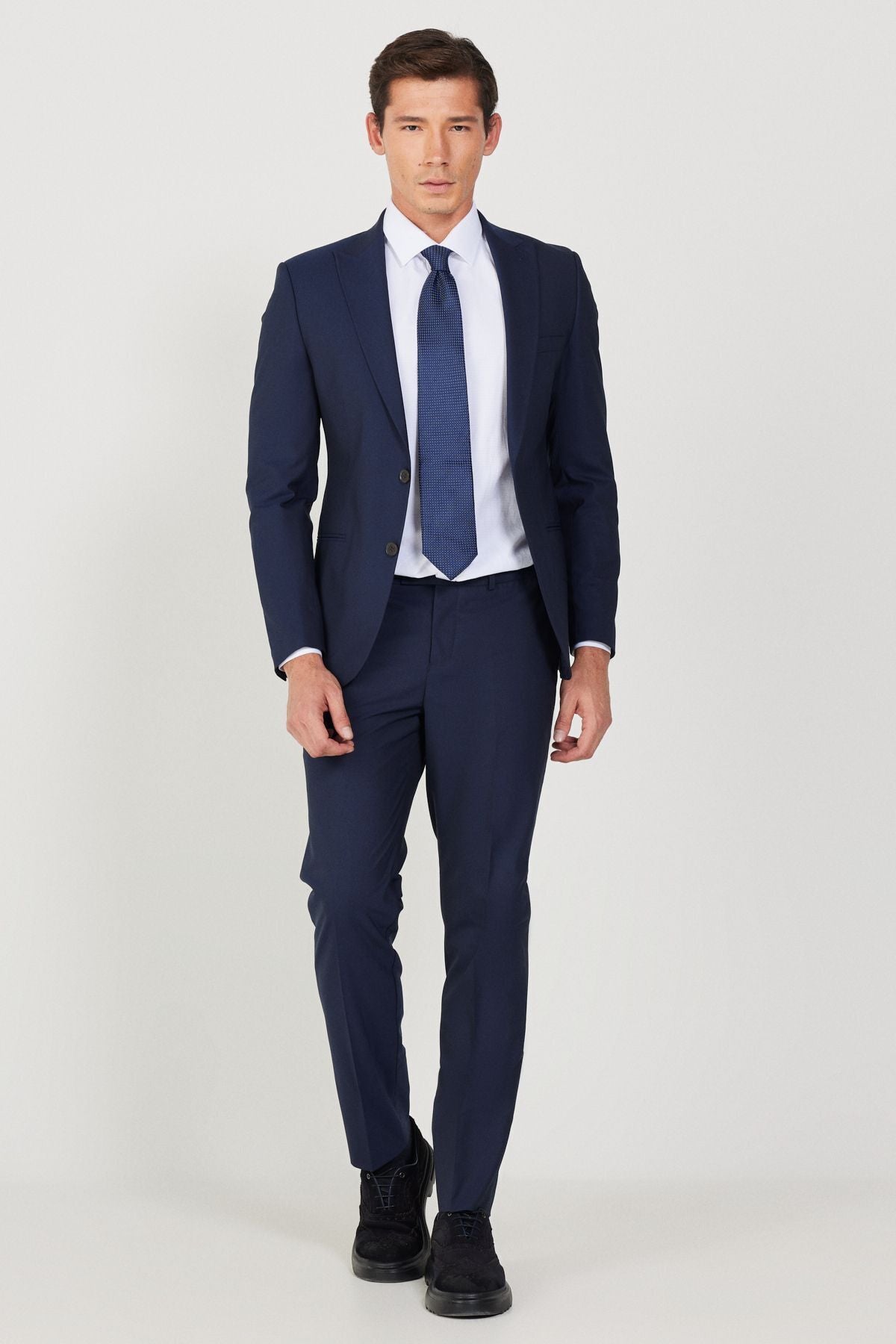 Men's navy blue extra slim fit narrow cutting sports suit