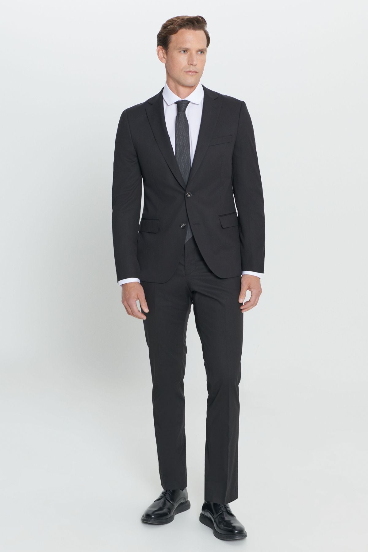 Men's black slim fit narrow cutting mono collar suits