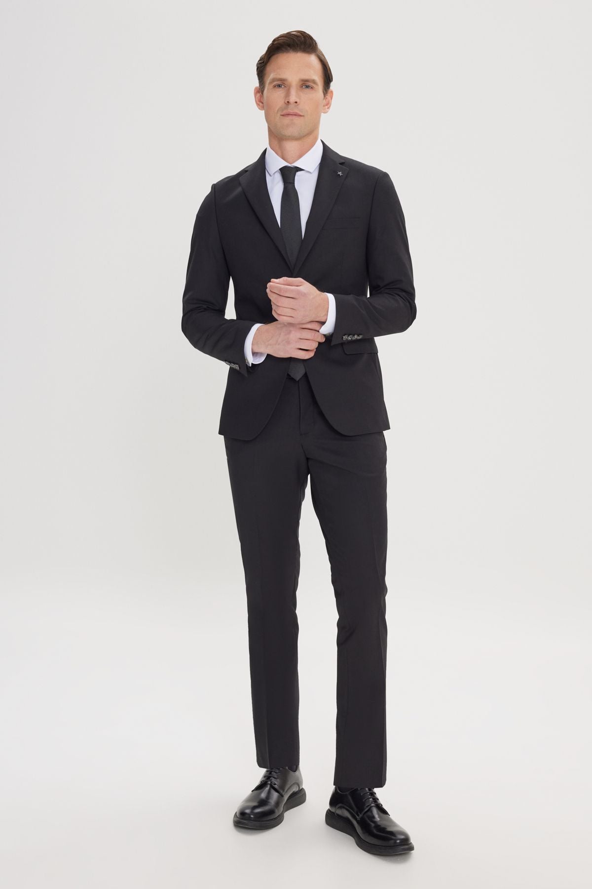 Men's black slim fit narrow cutting mono collar suits
