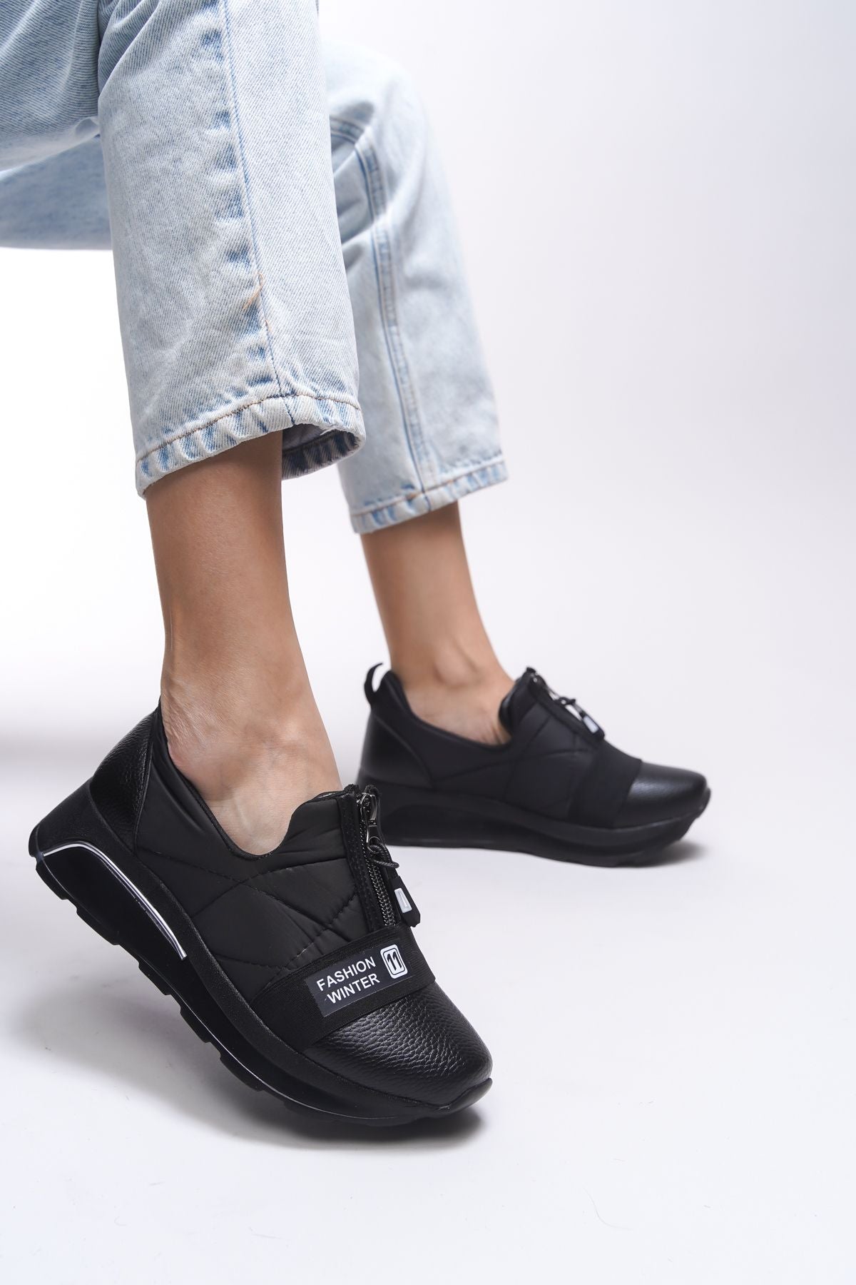Vicrathla Female Sneaker 00121701 Black Black
