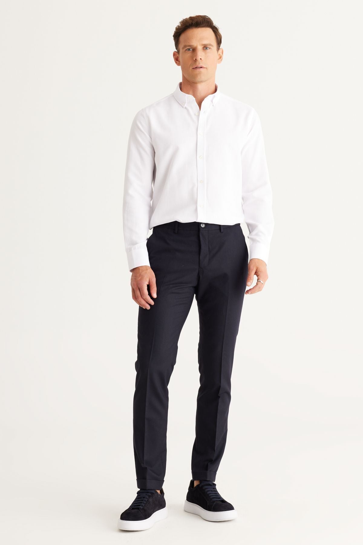 Men's navy blue slim fit narrow cutting side pocket with waist waist tire classic fabric pants