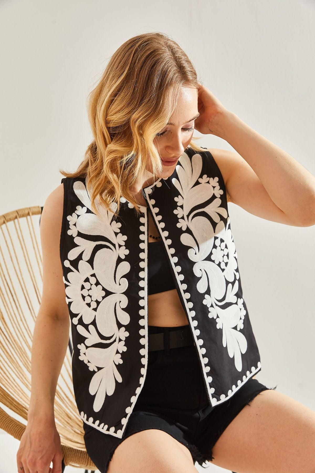 Female Embroidered Linen Vest 60181041