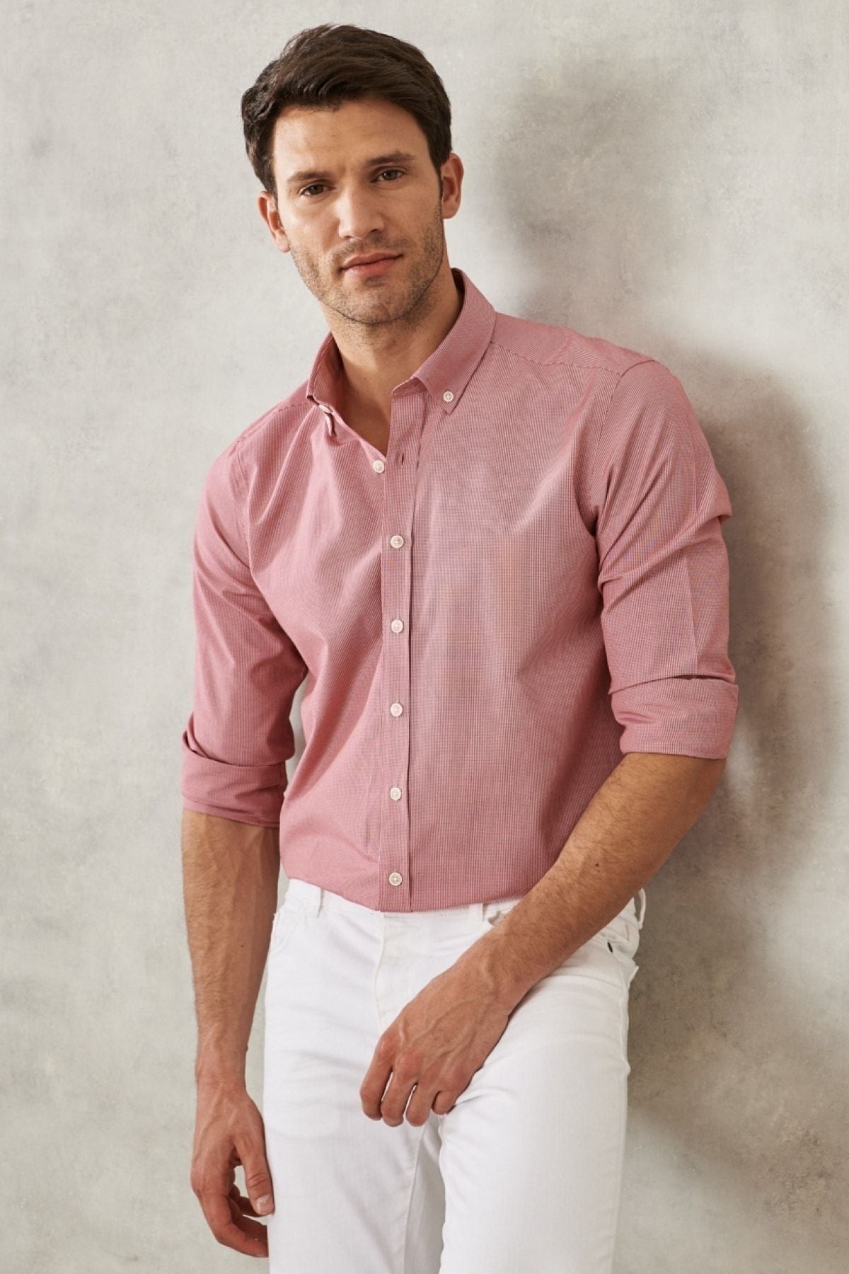 Men's red slim fit narrow cut Oxford buttoned collar pududo cotton shirt