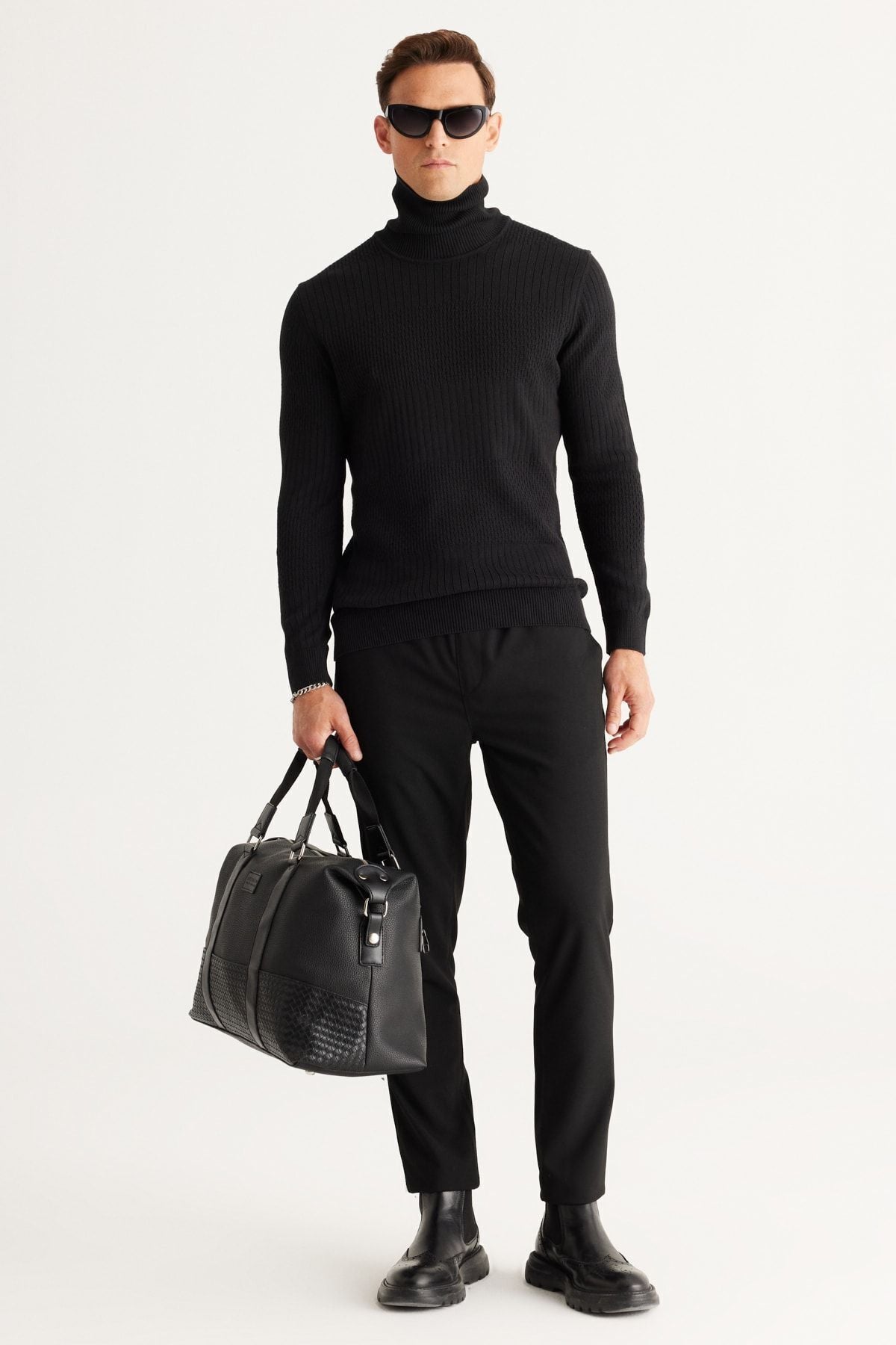 Men's Black Standard Fit Normal Class