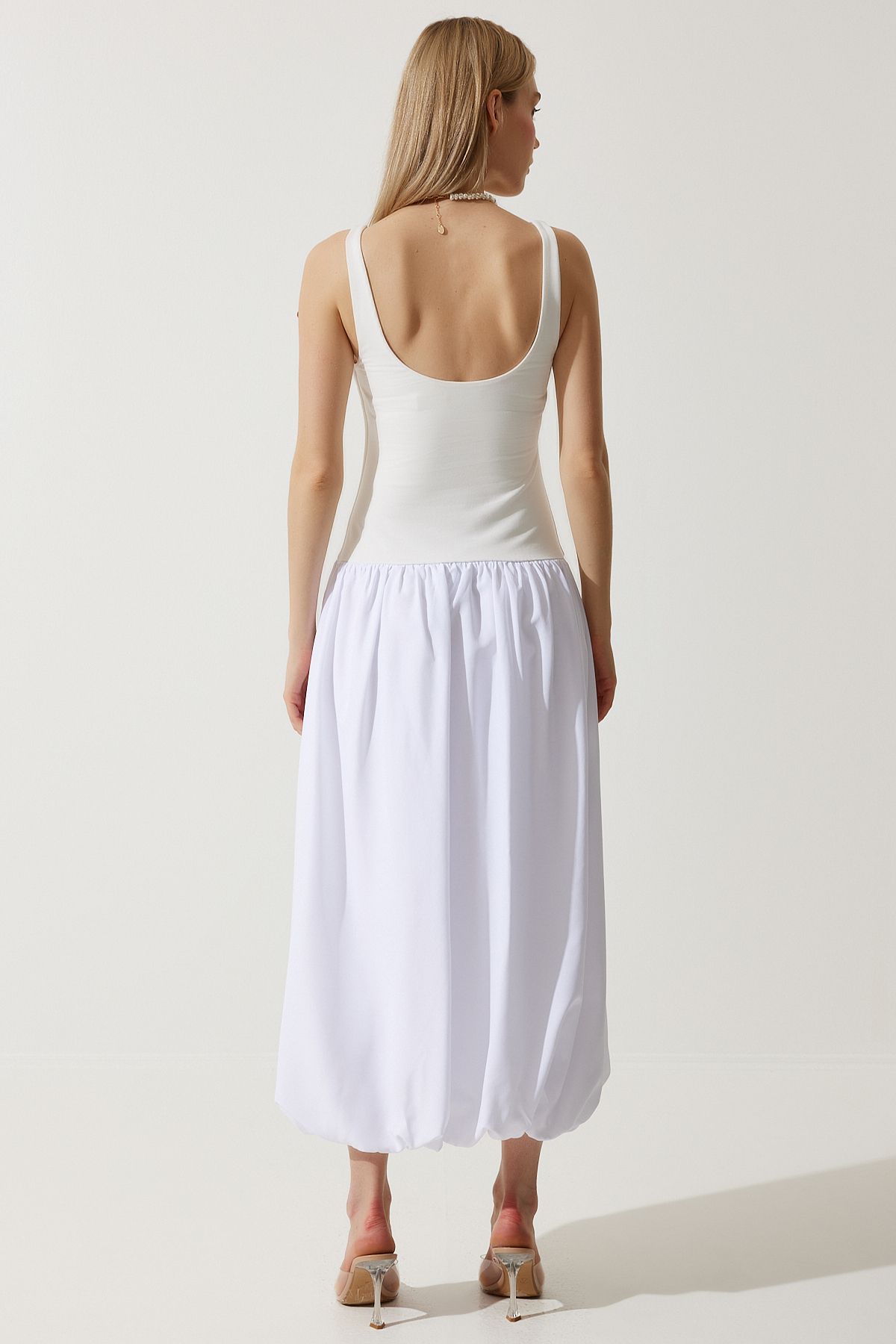 Woman White Balloon Midi Dress UB00276
